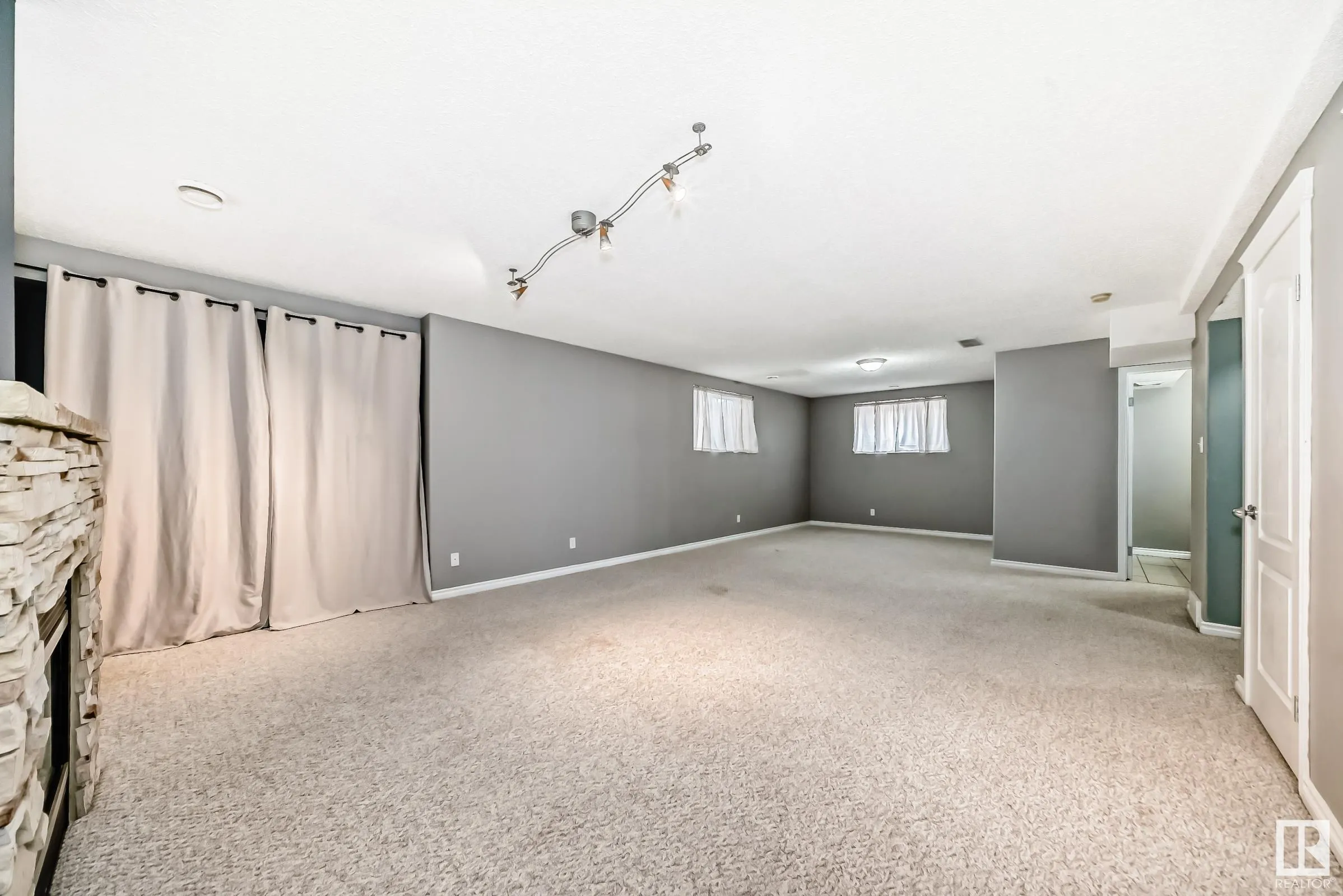 42 DELWOOD Place