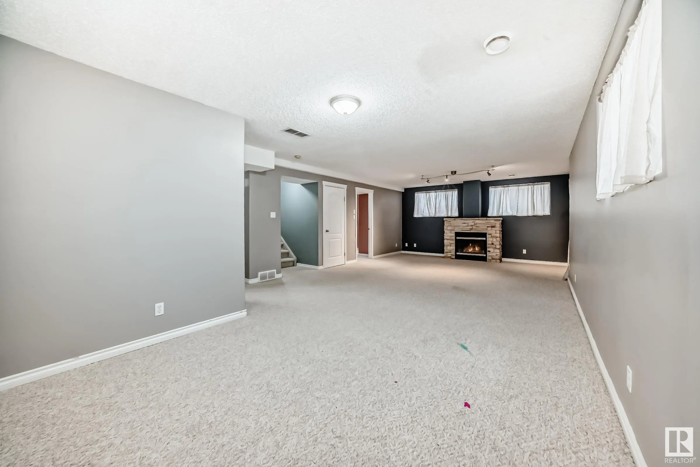 42 DELWOOD Place