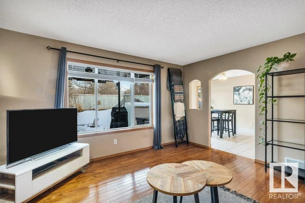 28 HAWTHORNE Crescent