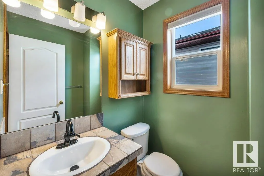 28 HAWTHORNE Crescent