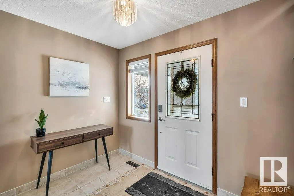 28 HAWTHORNE Crescent