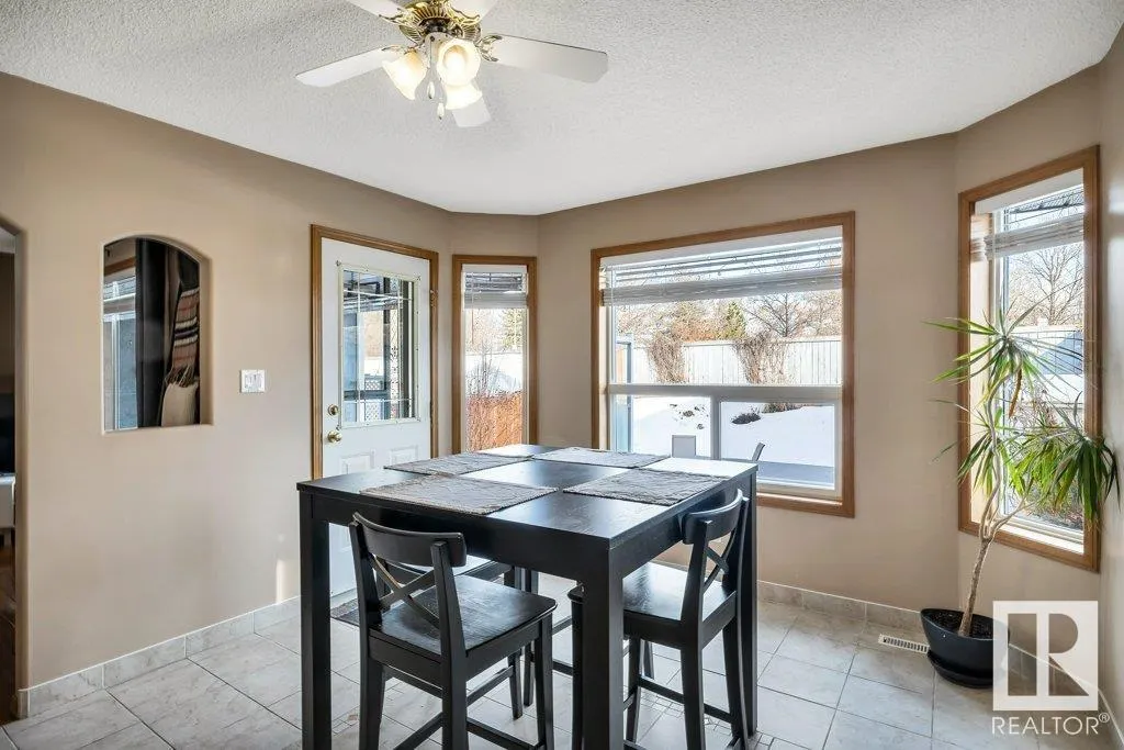 28 HAWTHORNE Crescent