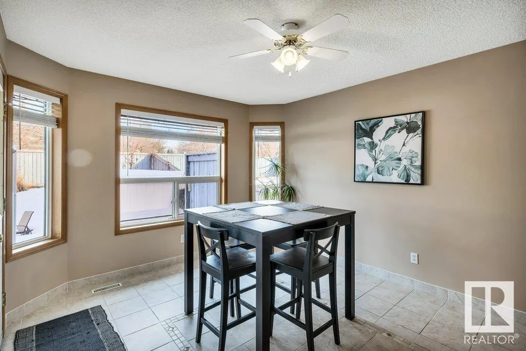 28 HAWTHORNE Crescent