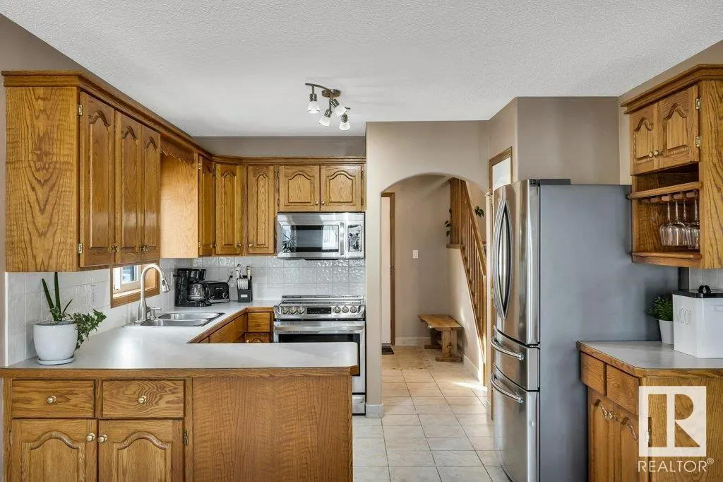 28 HAWTHORNE Crescent