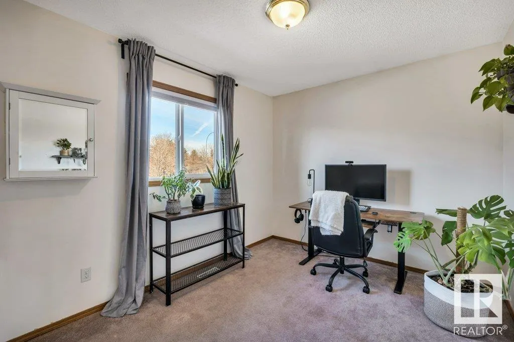 28 HAWTHORNE Crescent