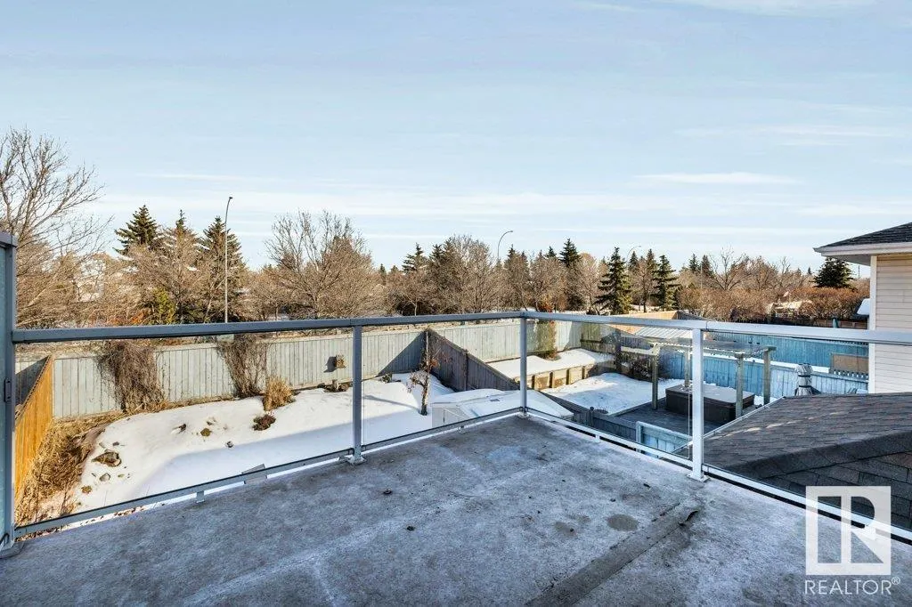 28 HAWTHORNE Crescent