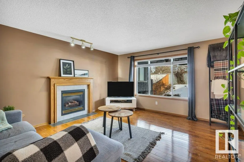 28 HAWTHORNE Crescent