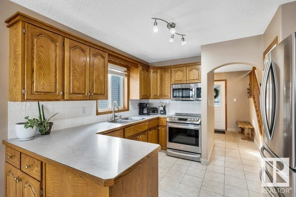 28 HAWTHORNE Crescent