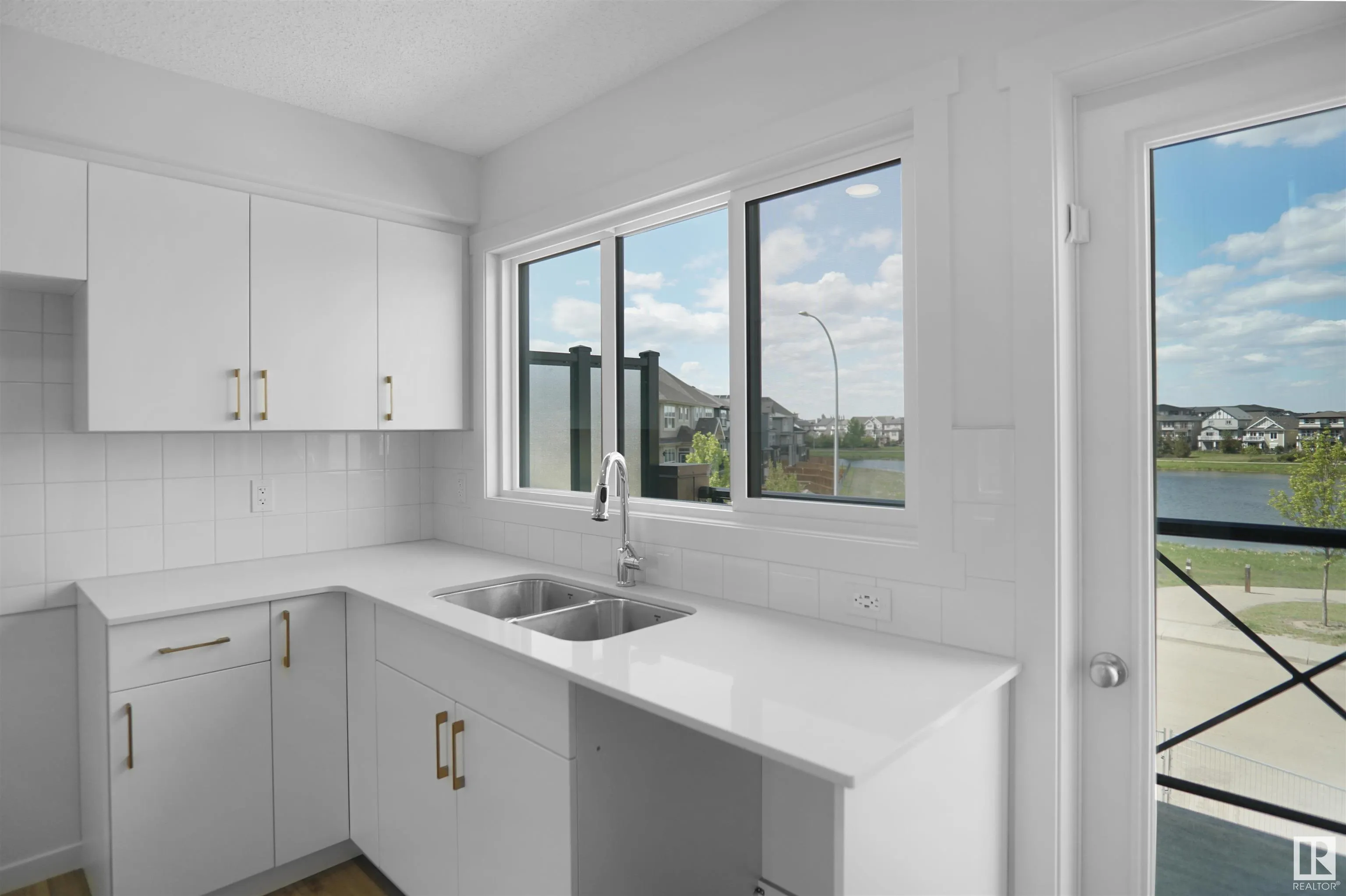 1025 Secord Promenade
