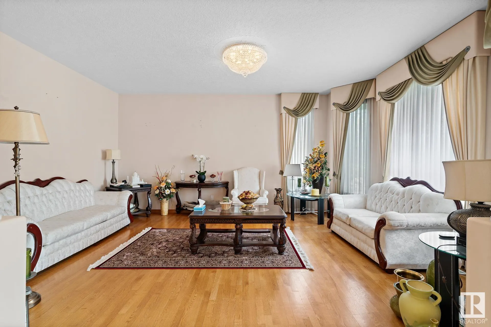 285 ESTATE Drive