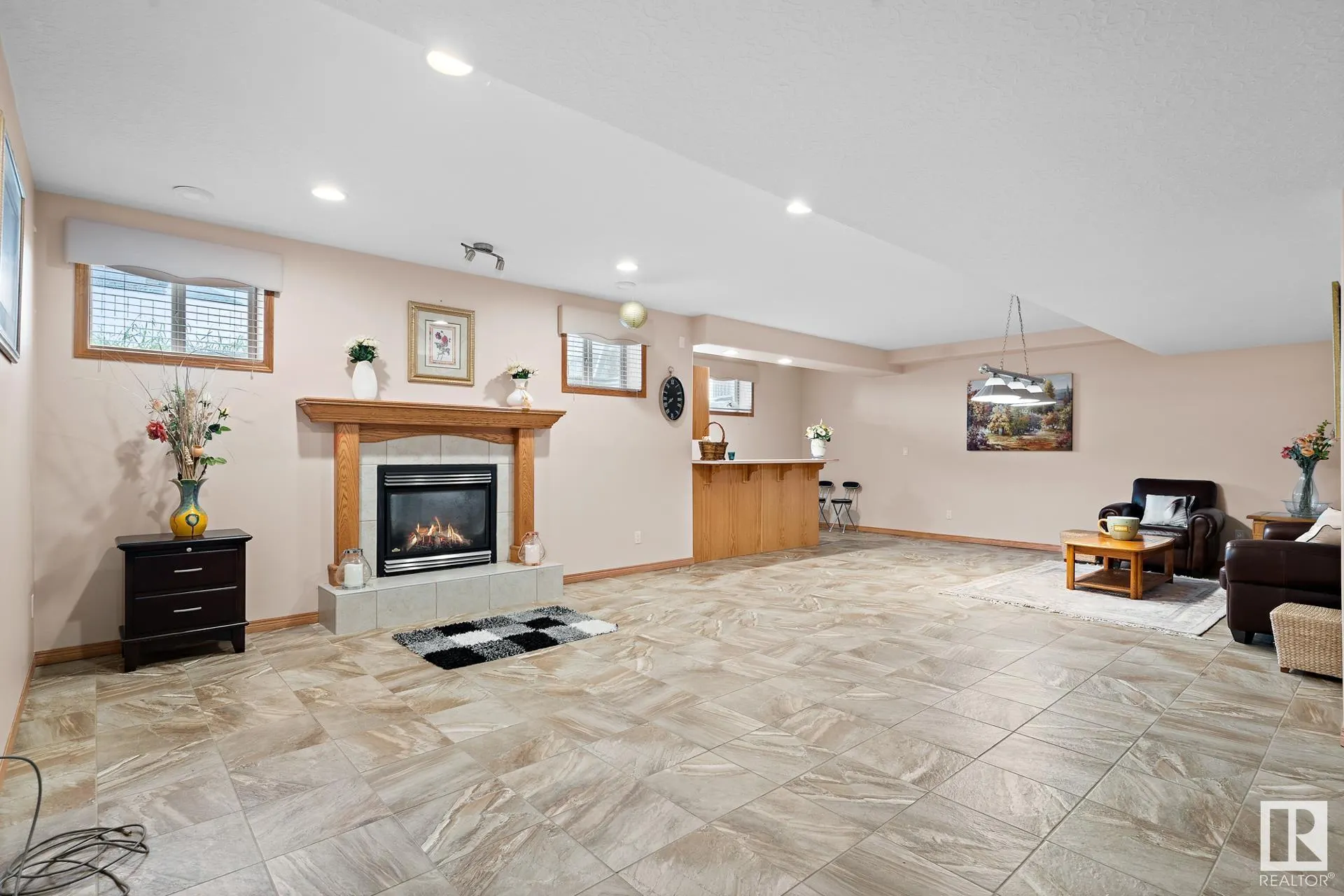 285 ESTATE Drive
