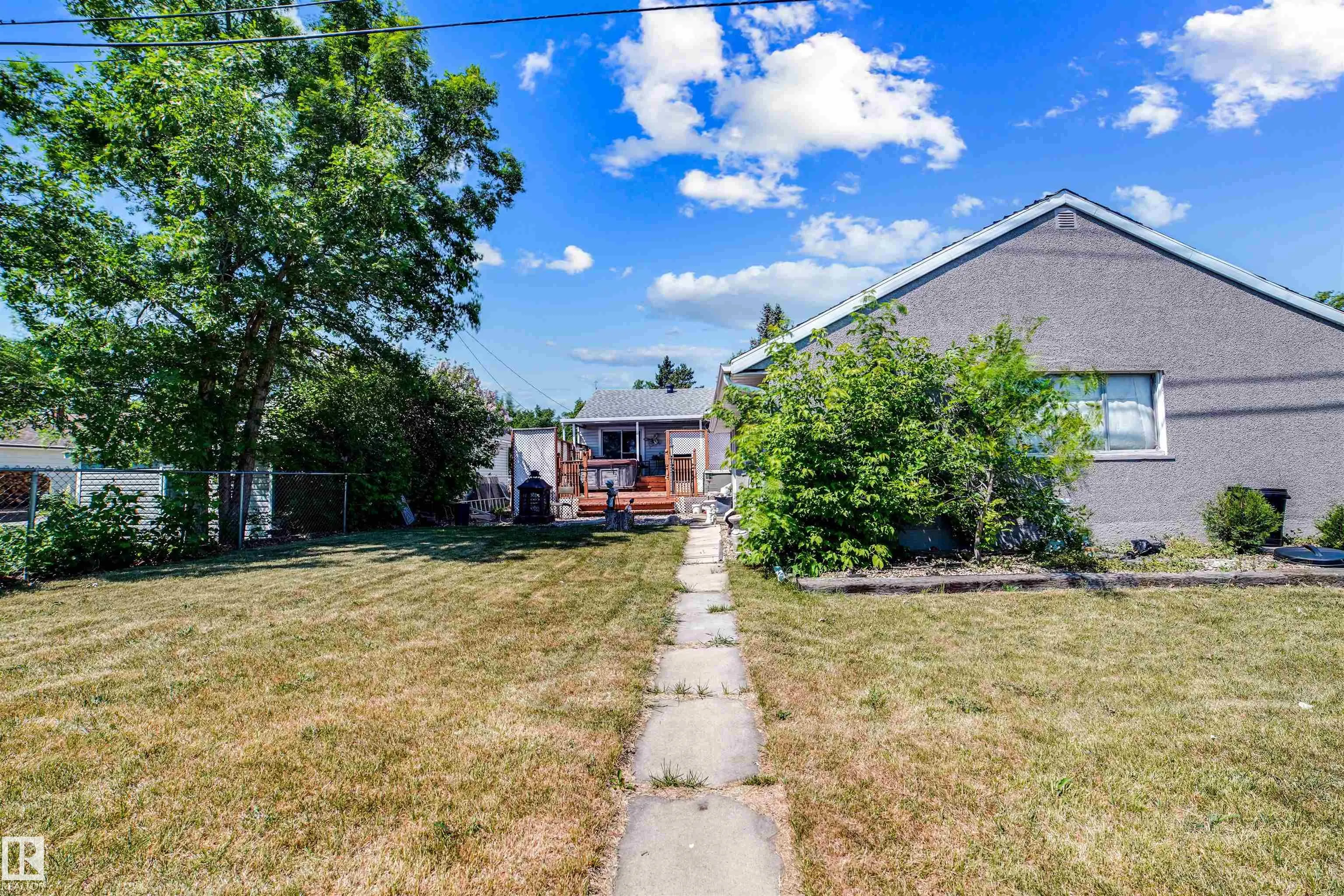 19 LOWE Avenue