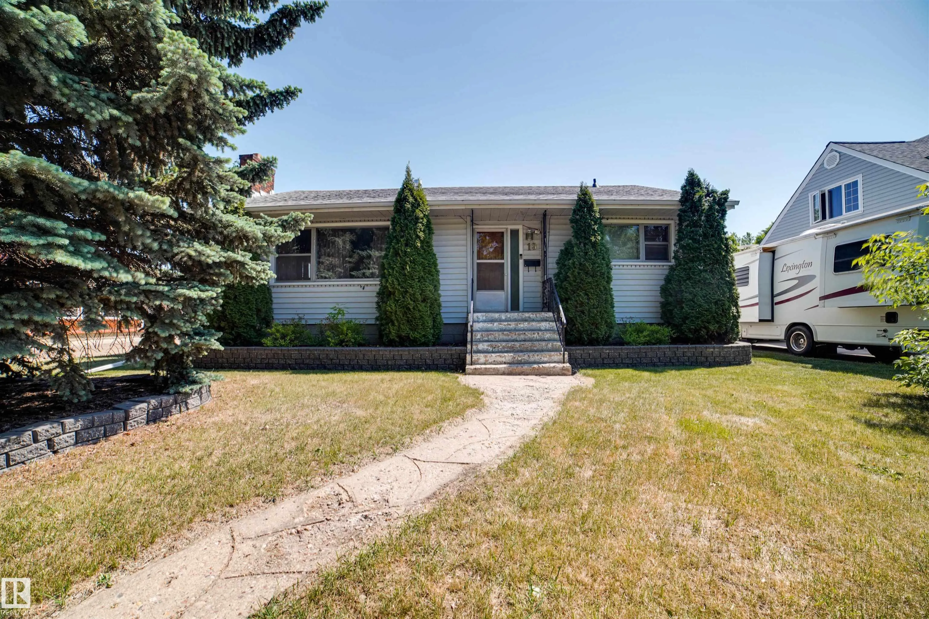19 LOWE Avenue
