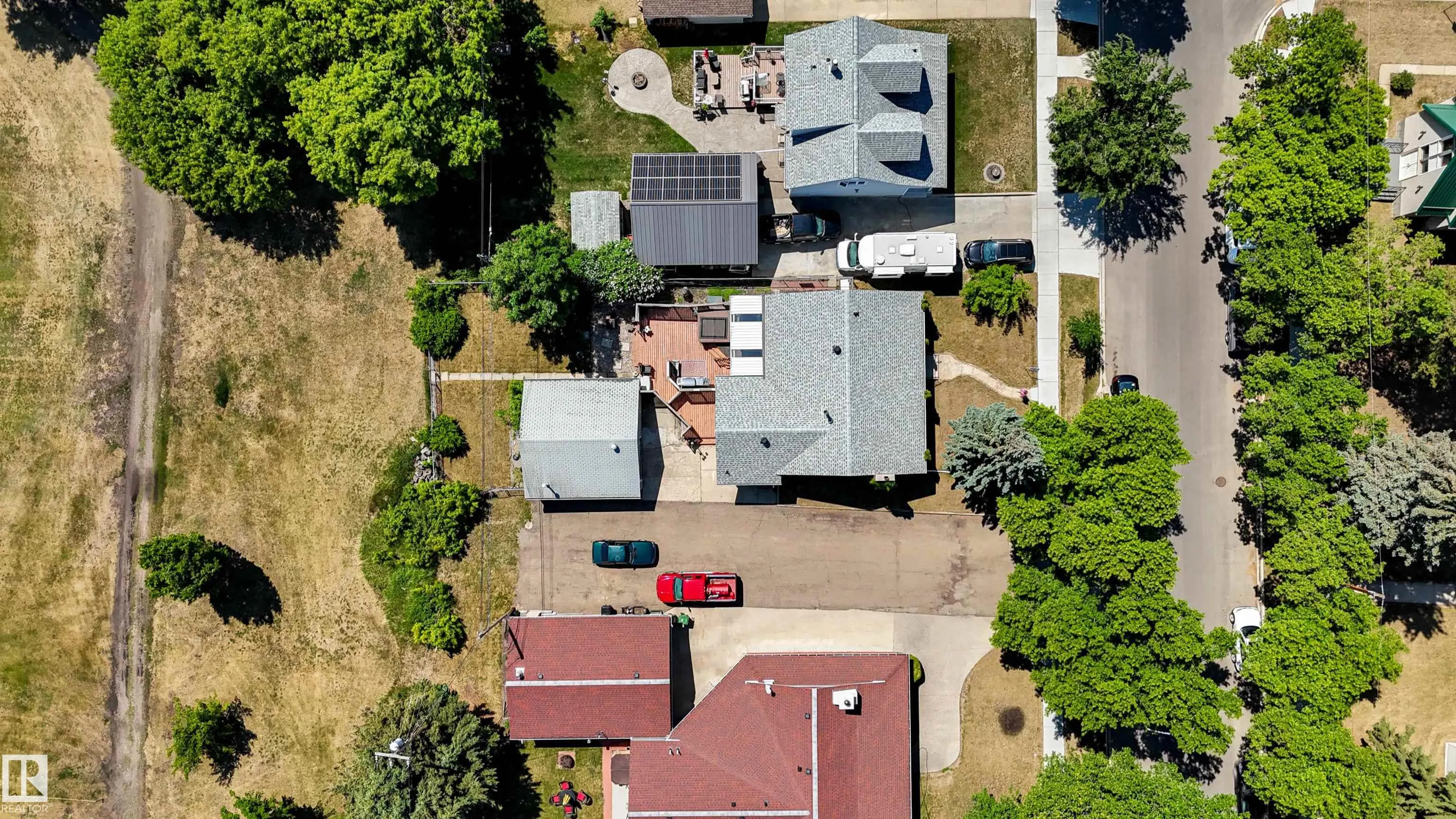 19 LOWE Avenue