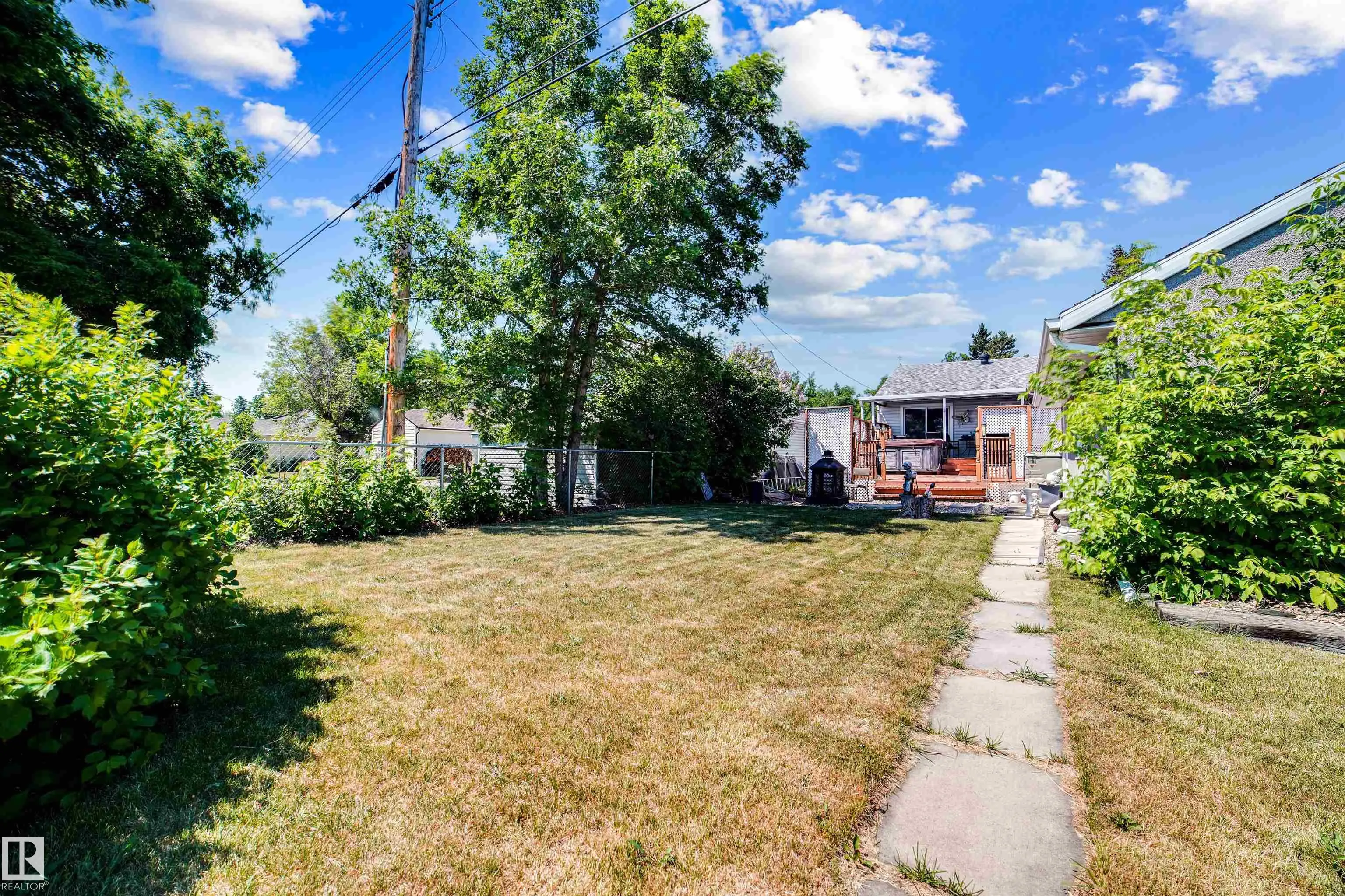 19 LOWE Avenue