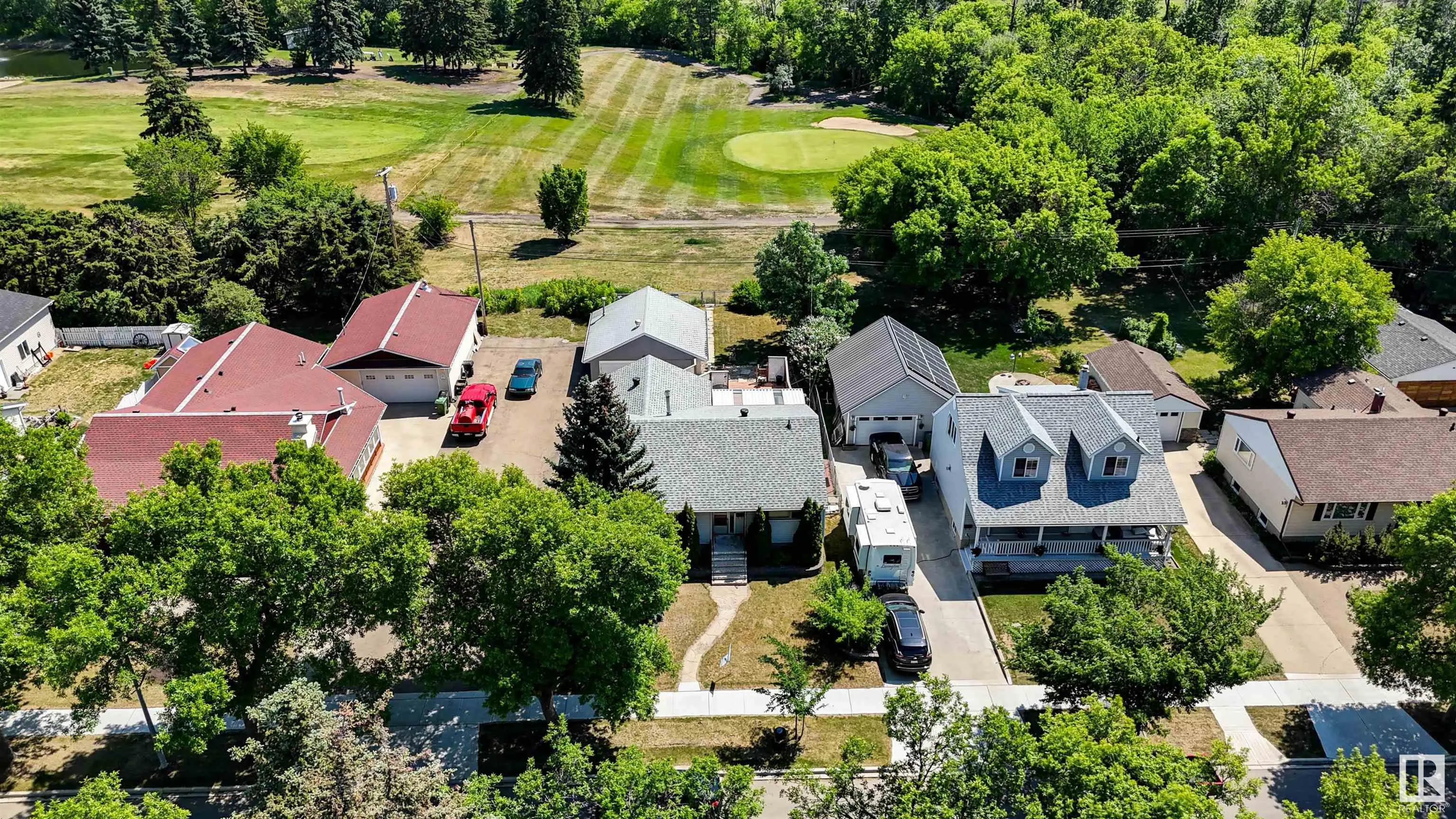19 LOWE Avenue