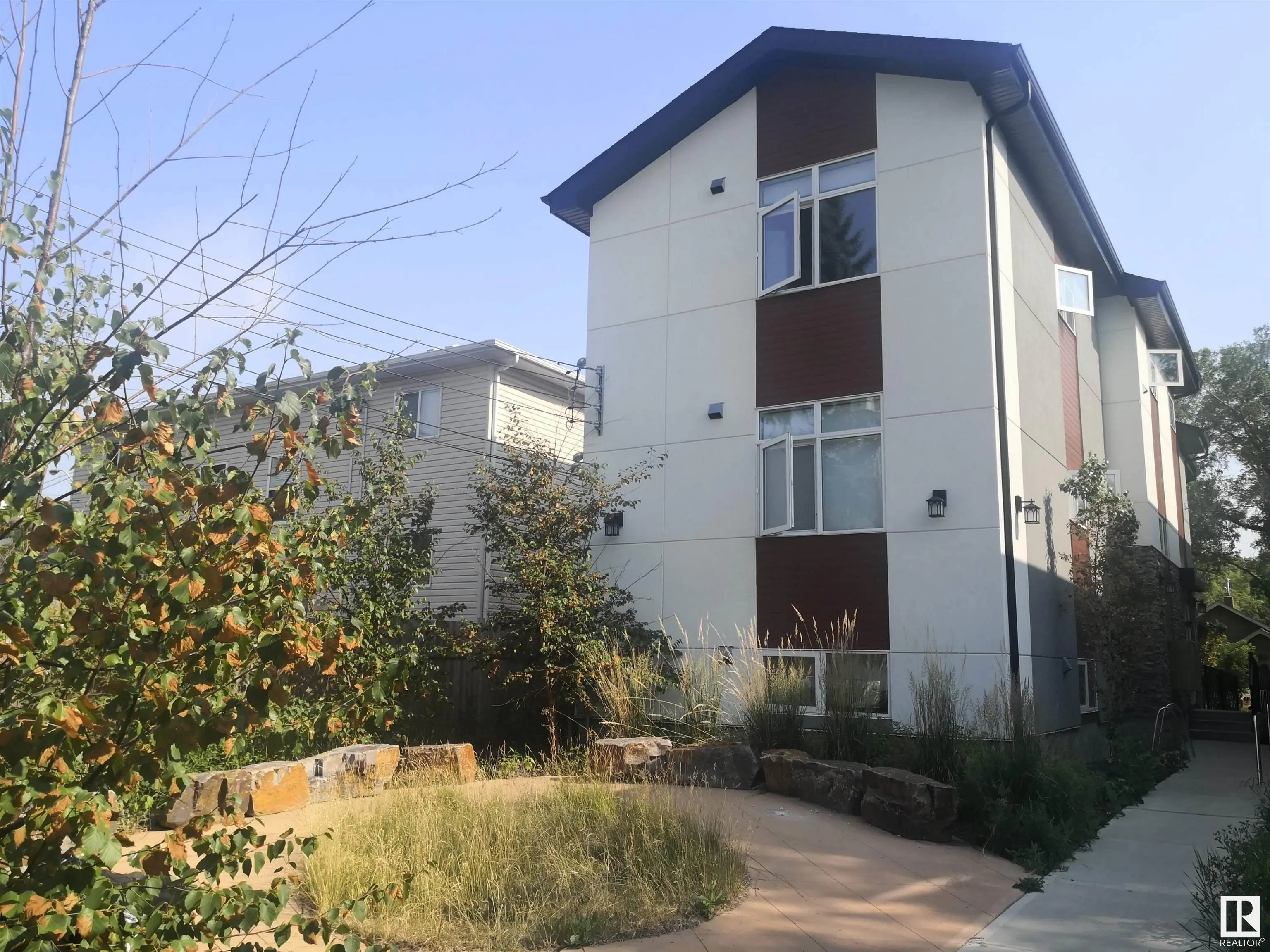 10916 UNIVERSITY Avenue