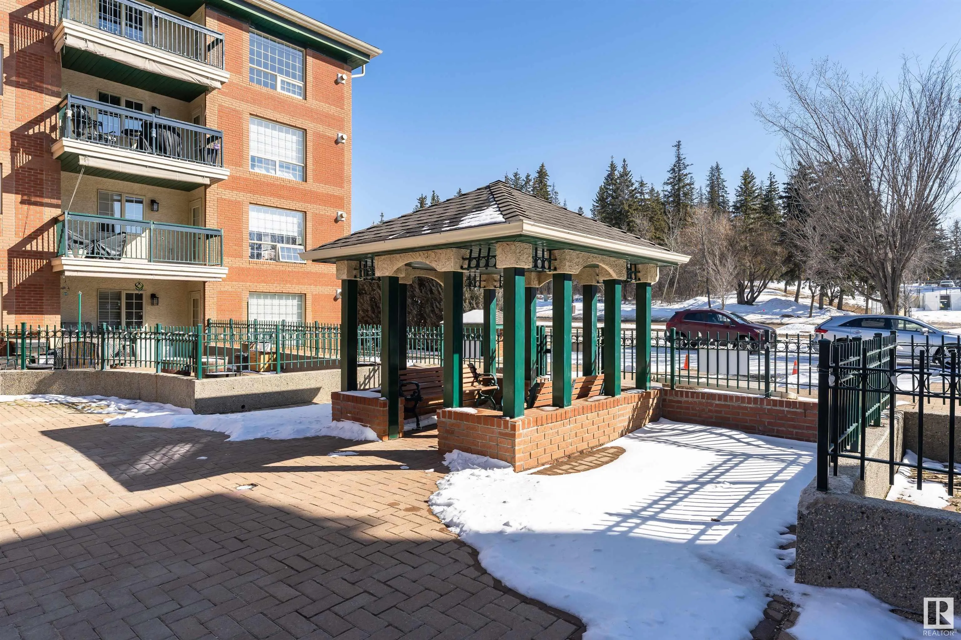 37 Sir Winston Churchill Avenue