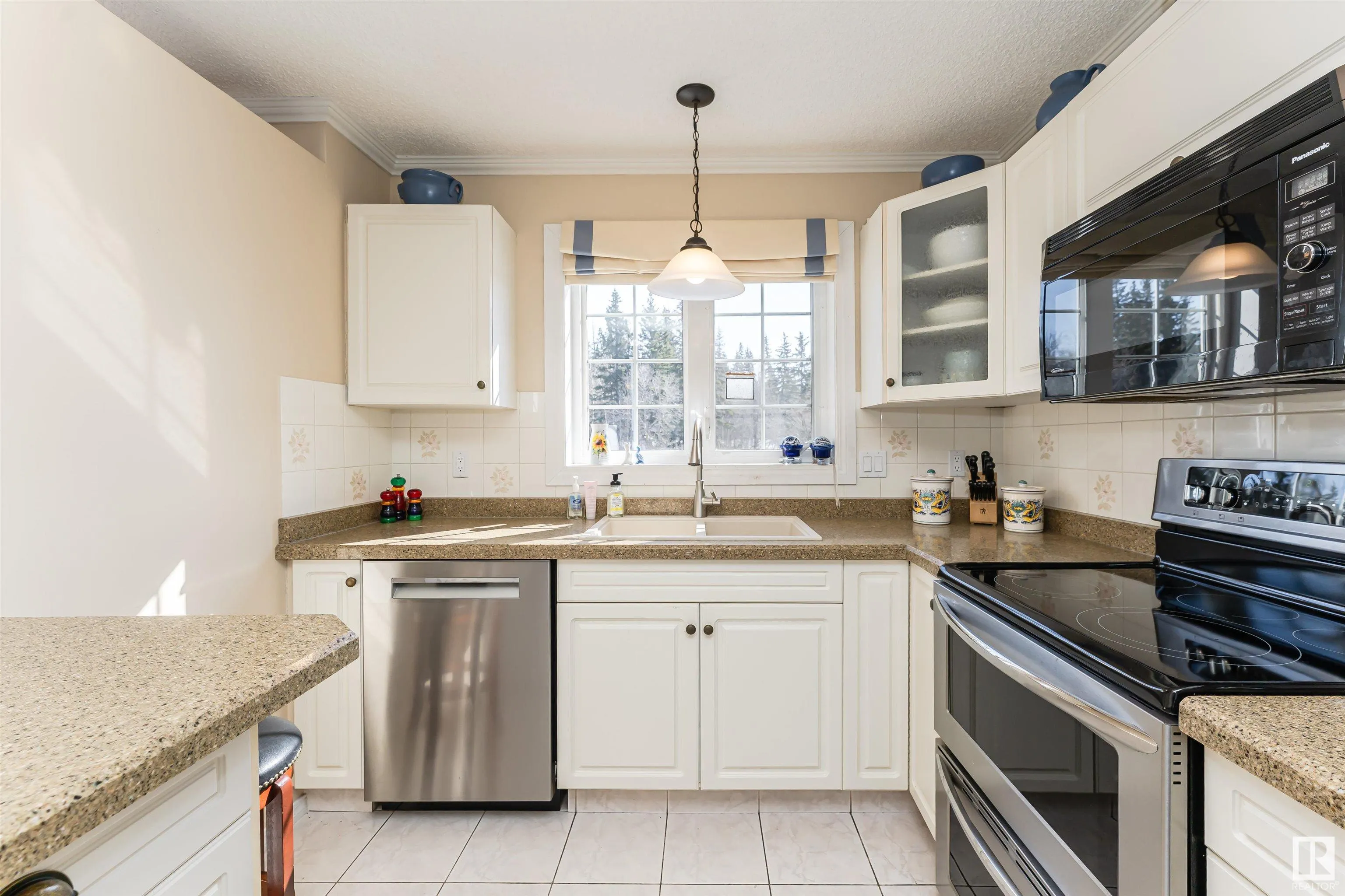 37 Sir Winston Churchill Avenue