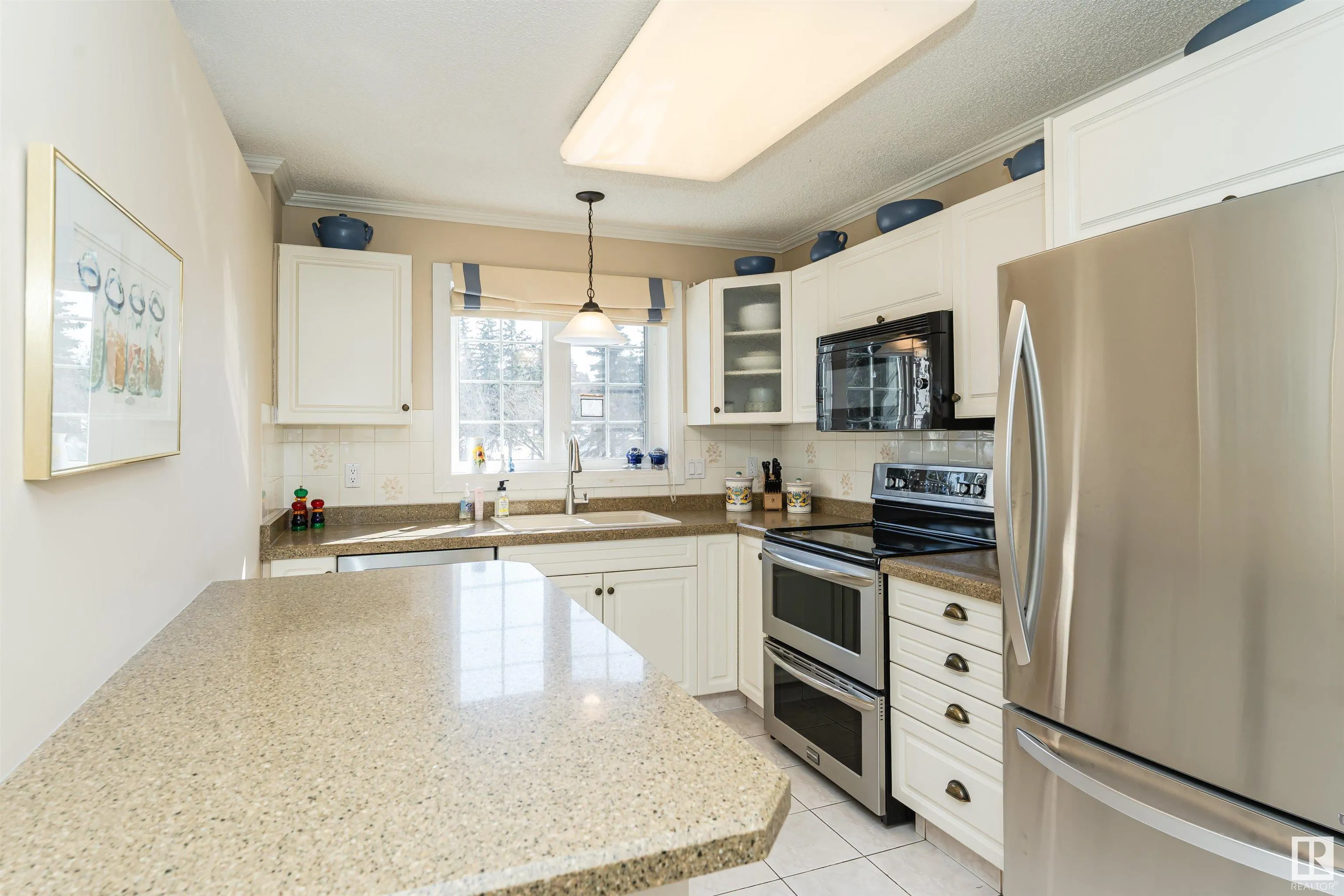 37 Sir Winston Churchill Avenue