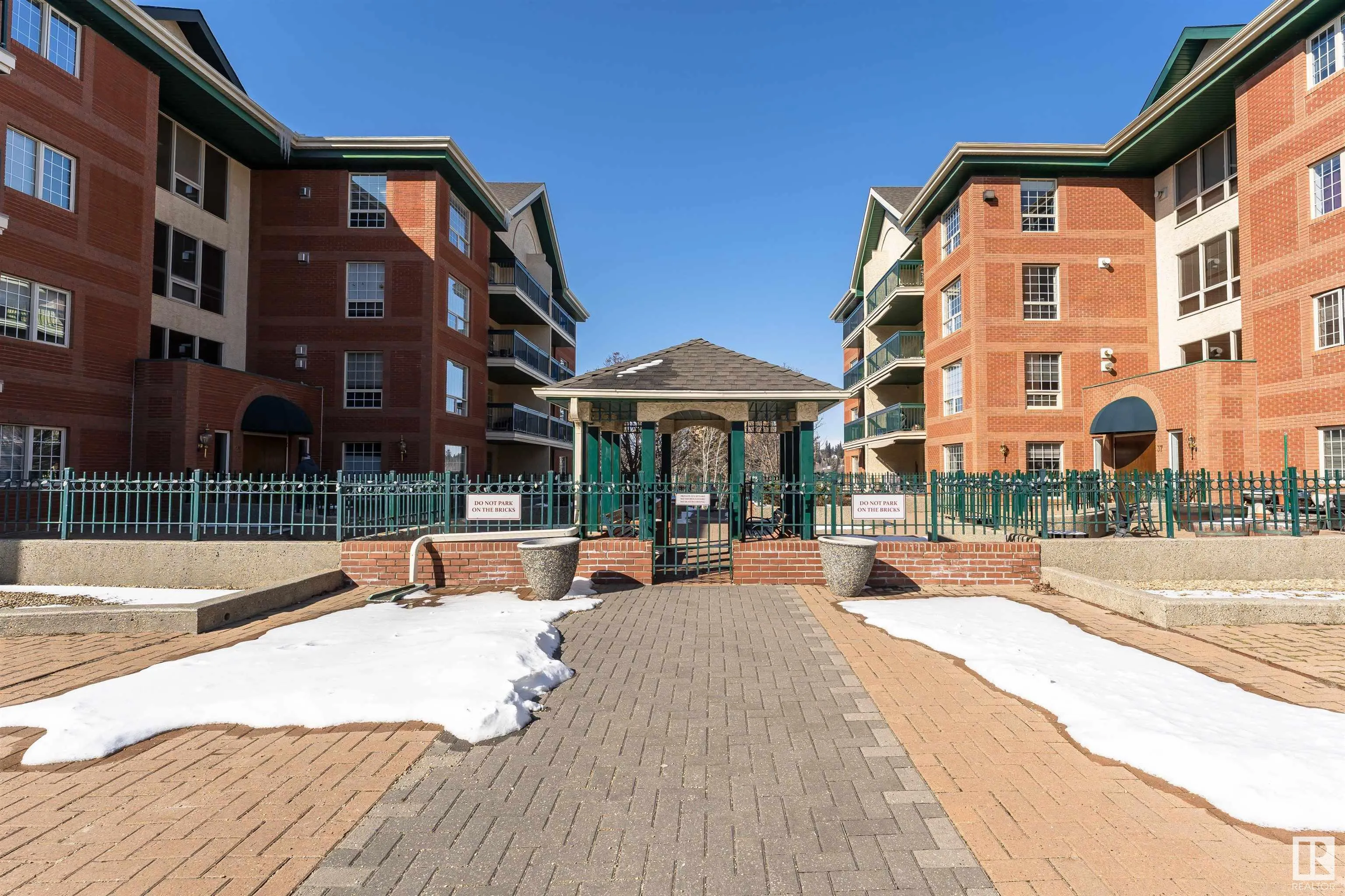 37 Sir Winston Churchill Avenue