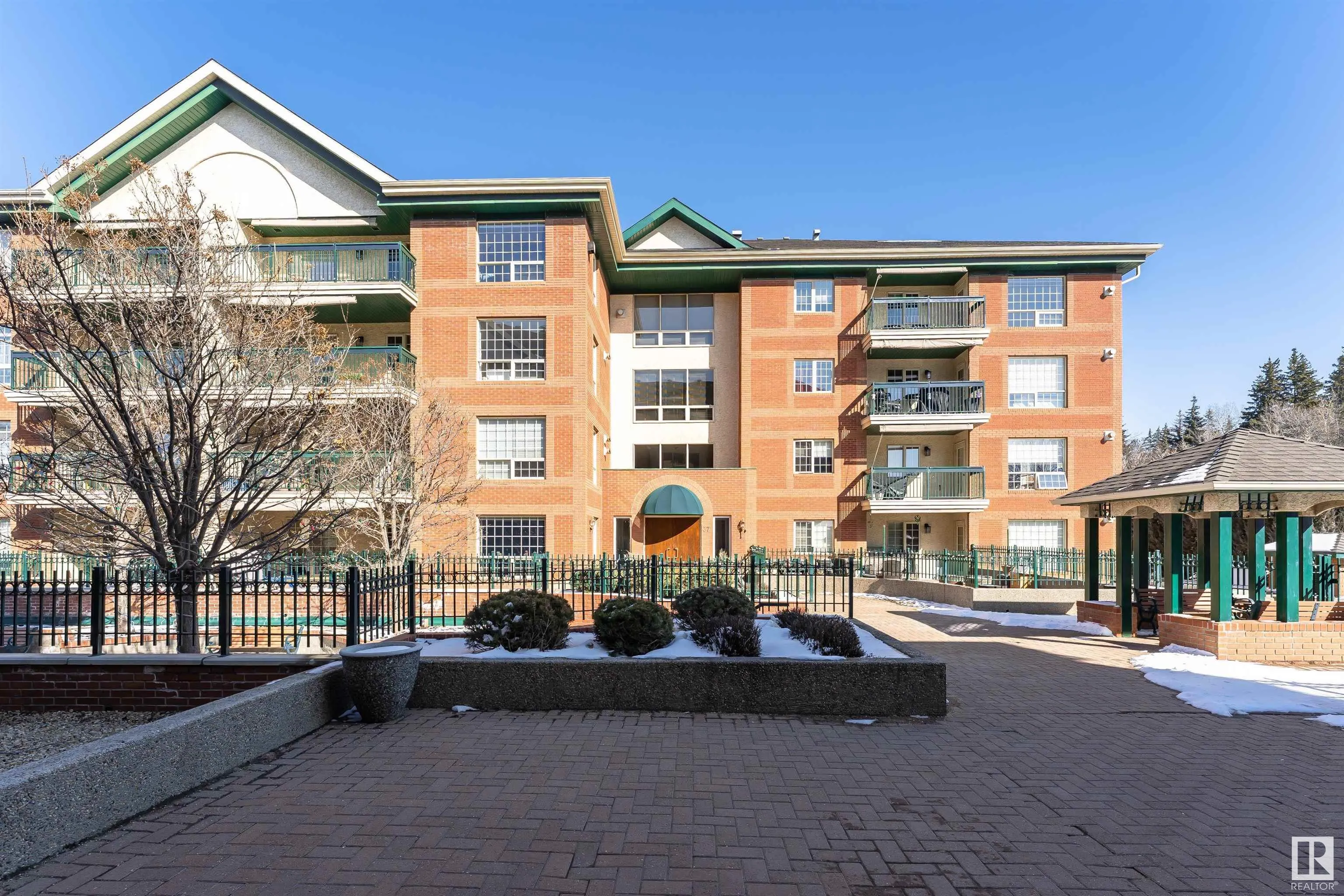 37 Sir Winston Churchill Avenue