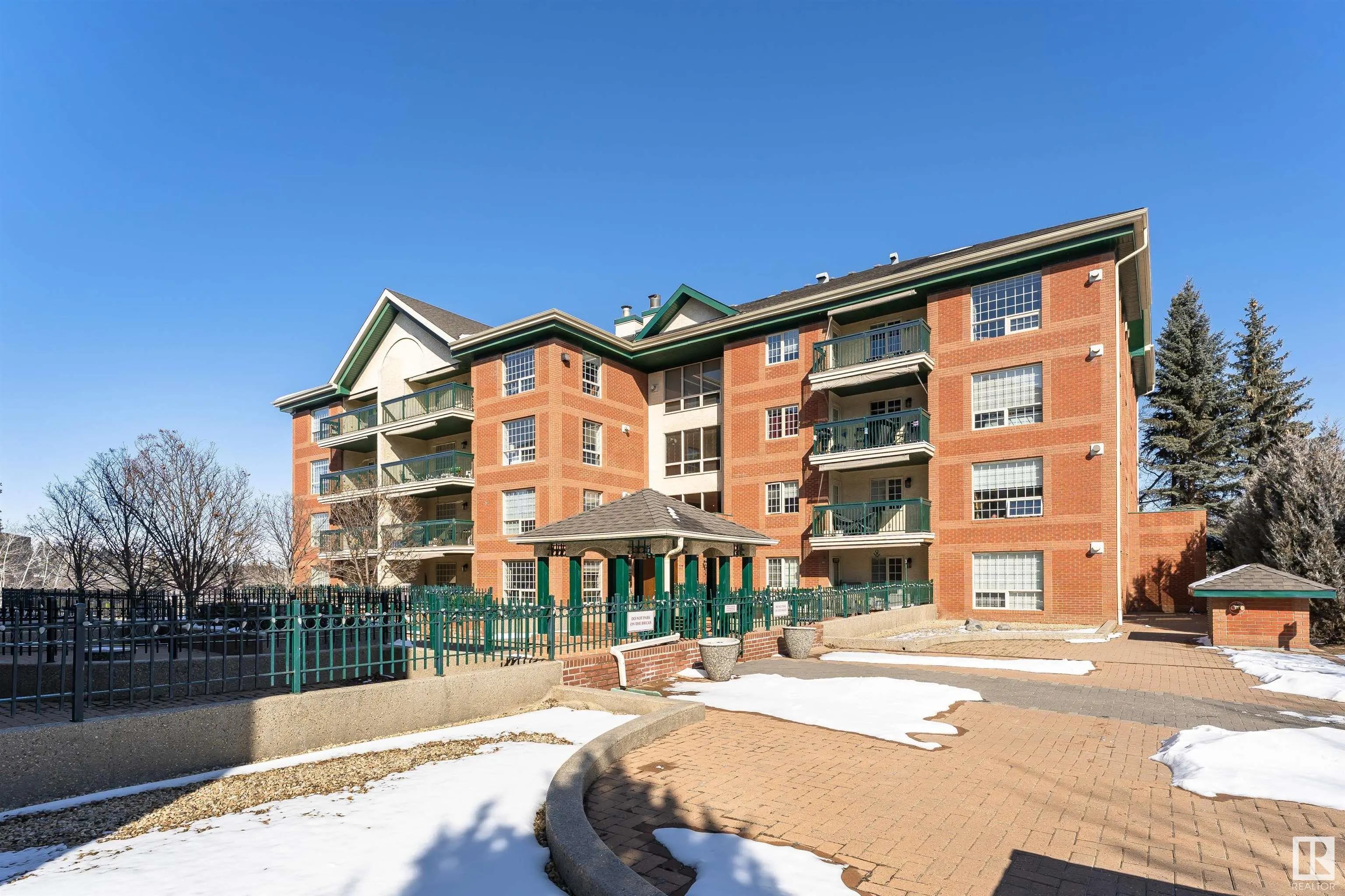 37 Sir Winston Churchill Avenue