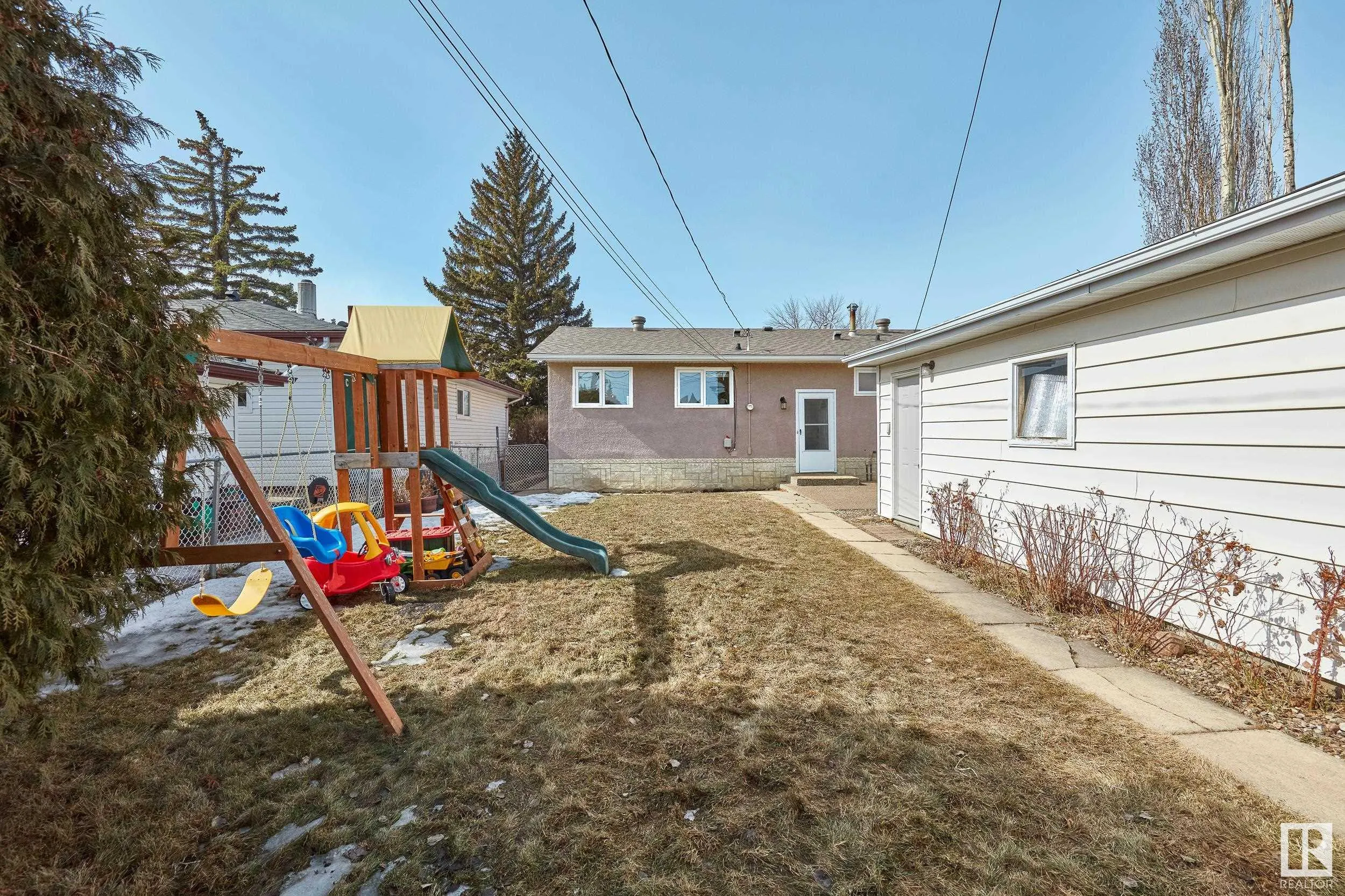 8911 162 Street