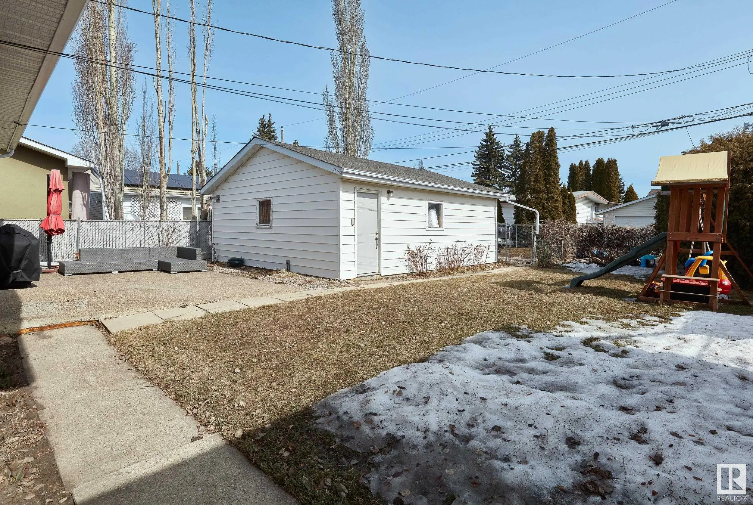 8911 162 Street