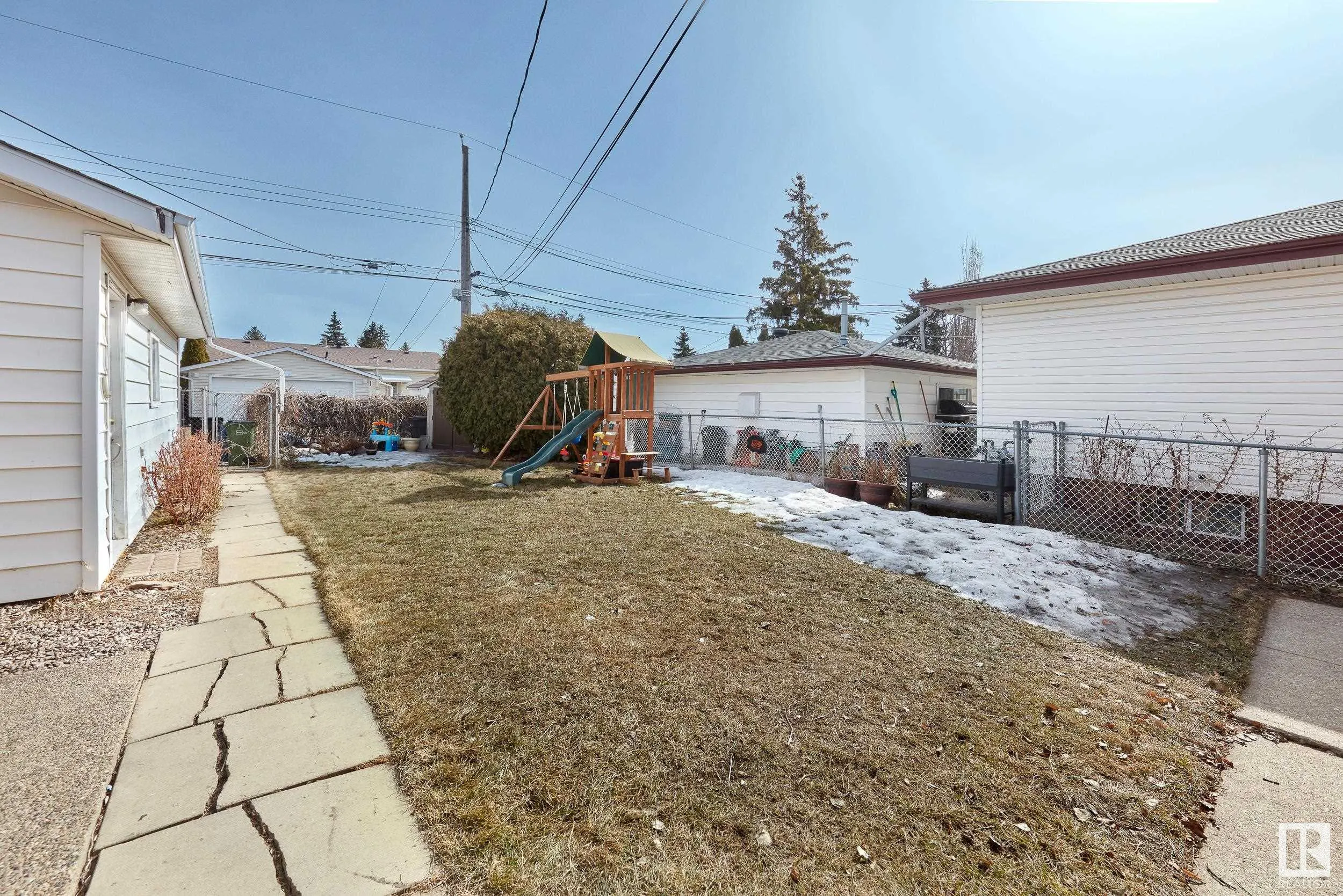 8911 162 Street