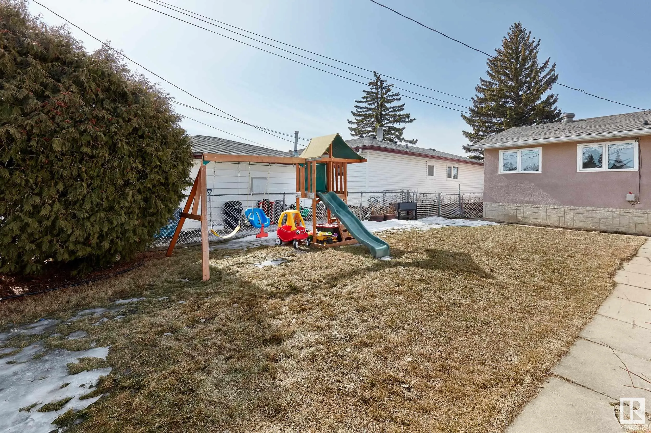 8911 162 Street