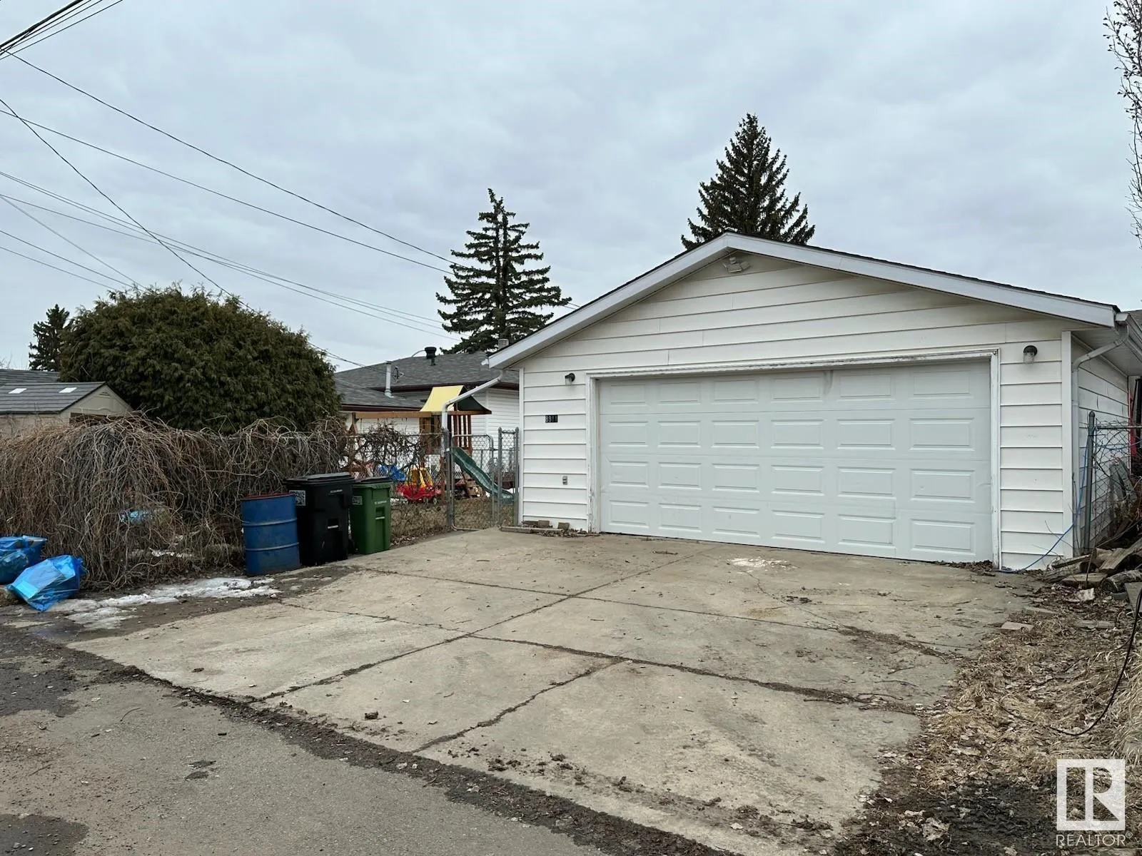 8911 162 Street