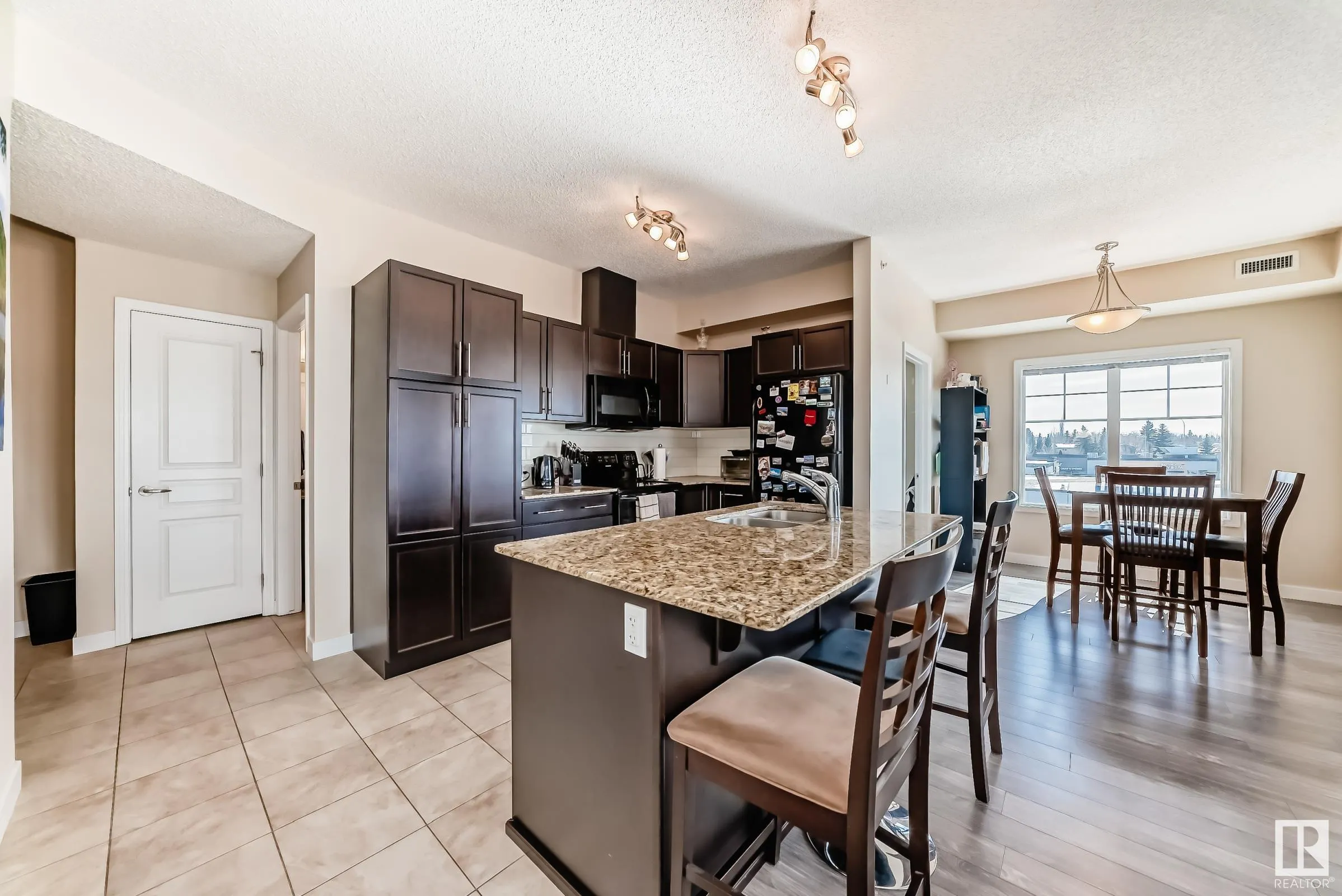 4 AUGUSTINE Crescent