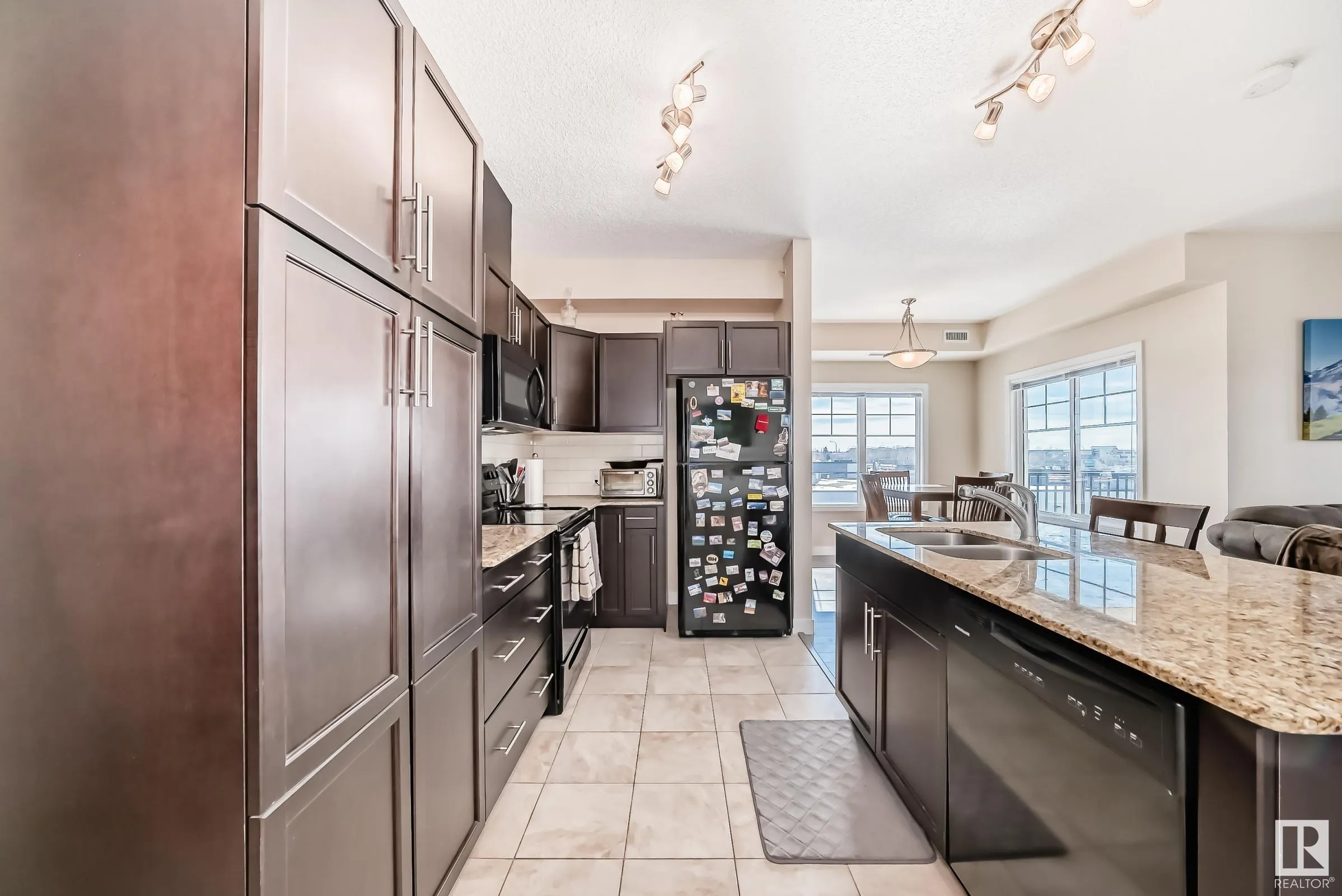 4 AUGUSTINE Crescent