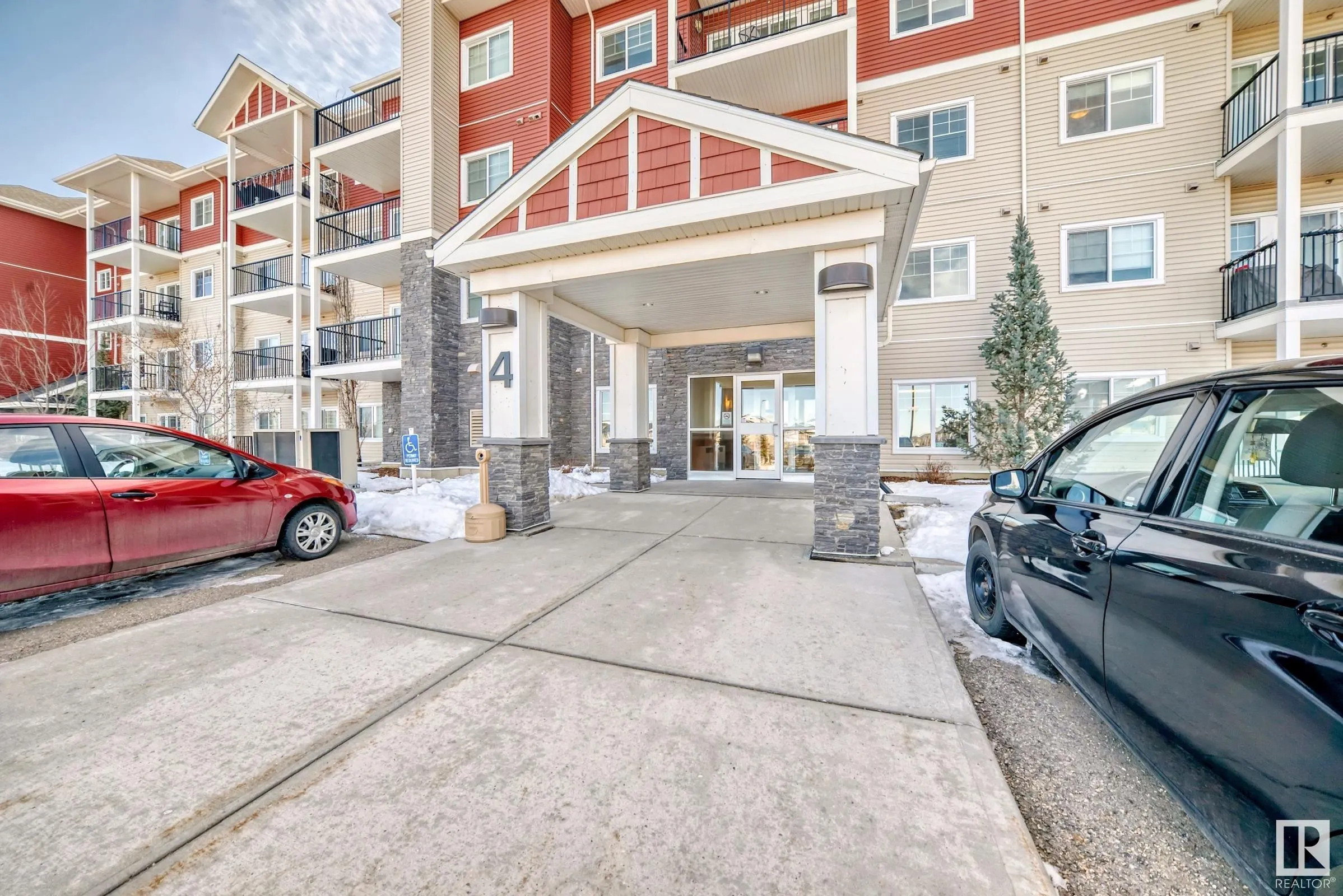 4 AUGUSTINE Crescent