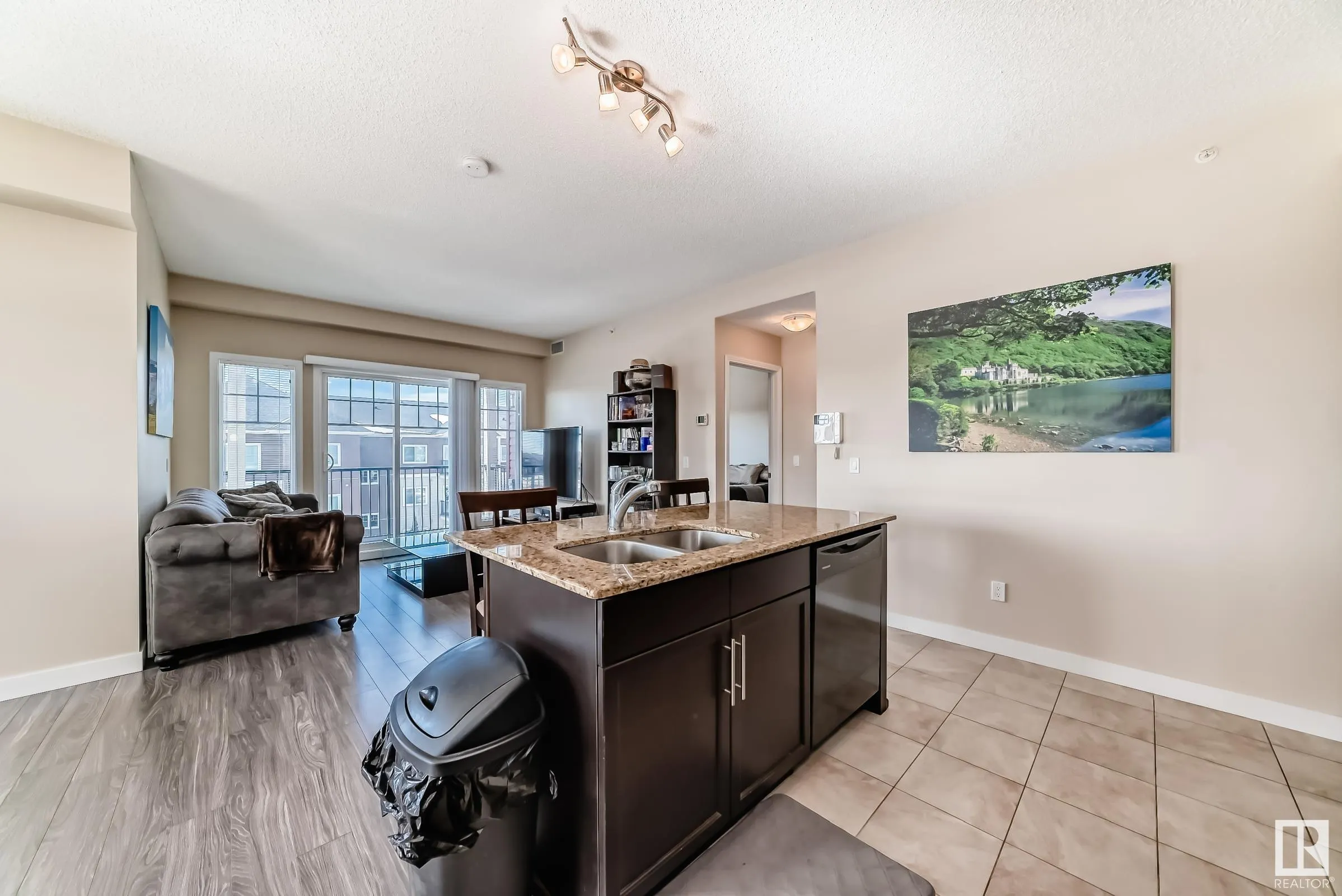 4 AUGUSTINE Crescent