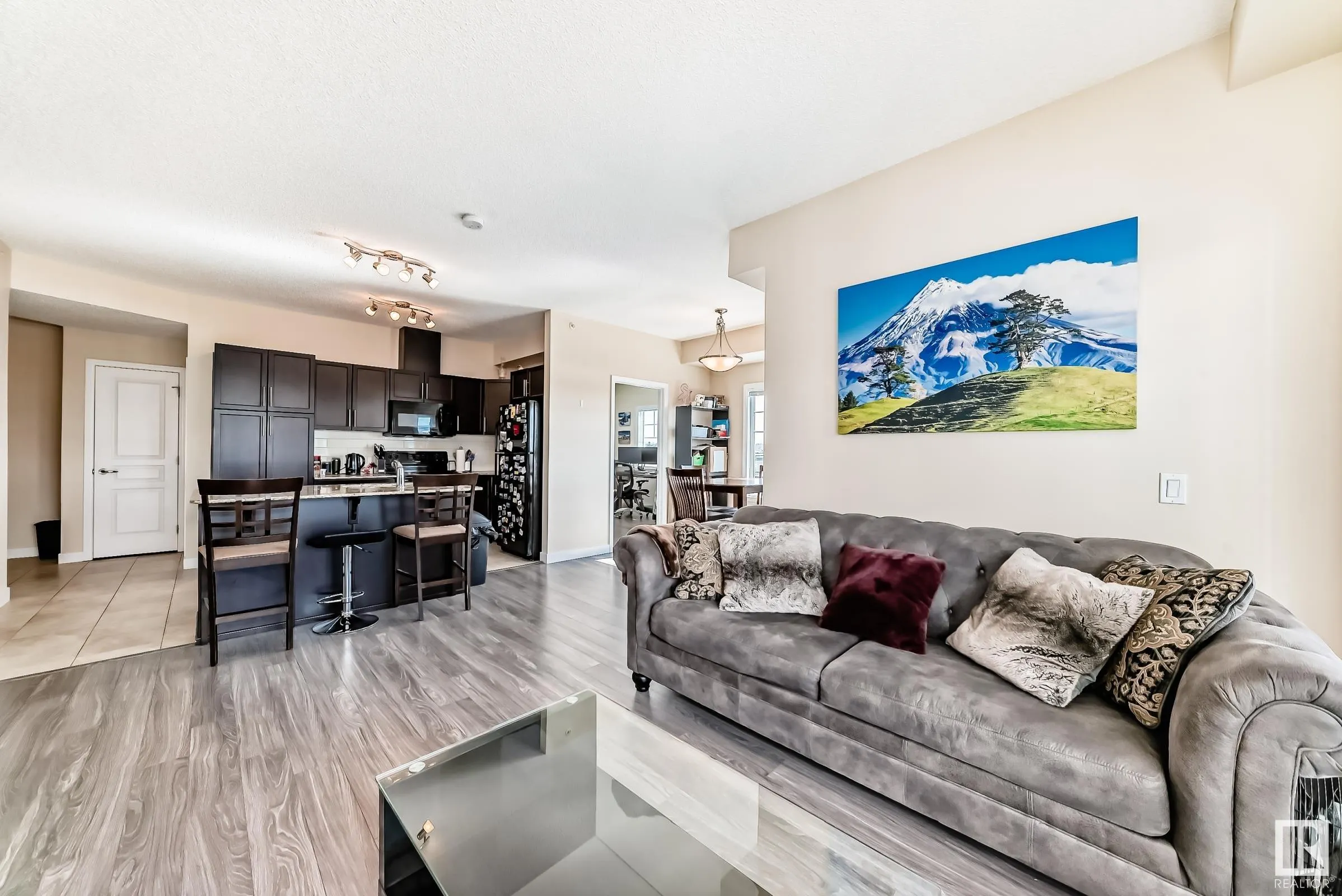 4 AUGUSTINE Crescent
