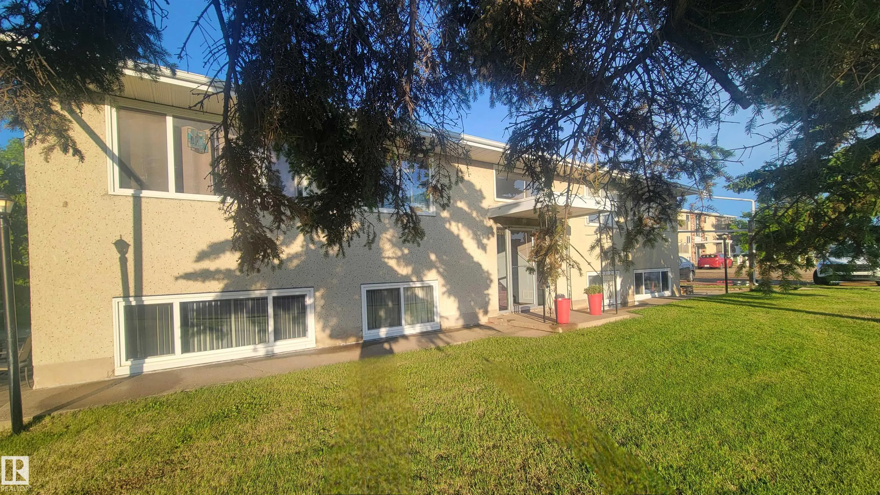 4609 46 Street