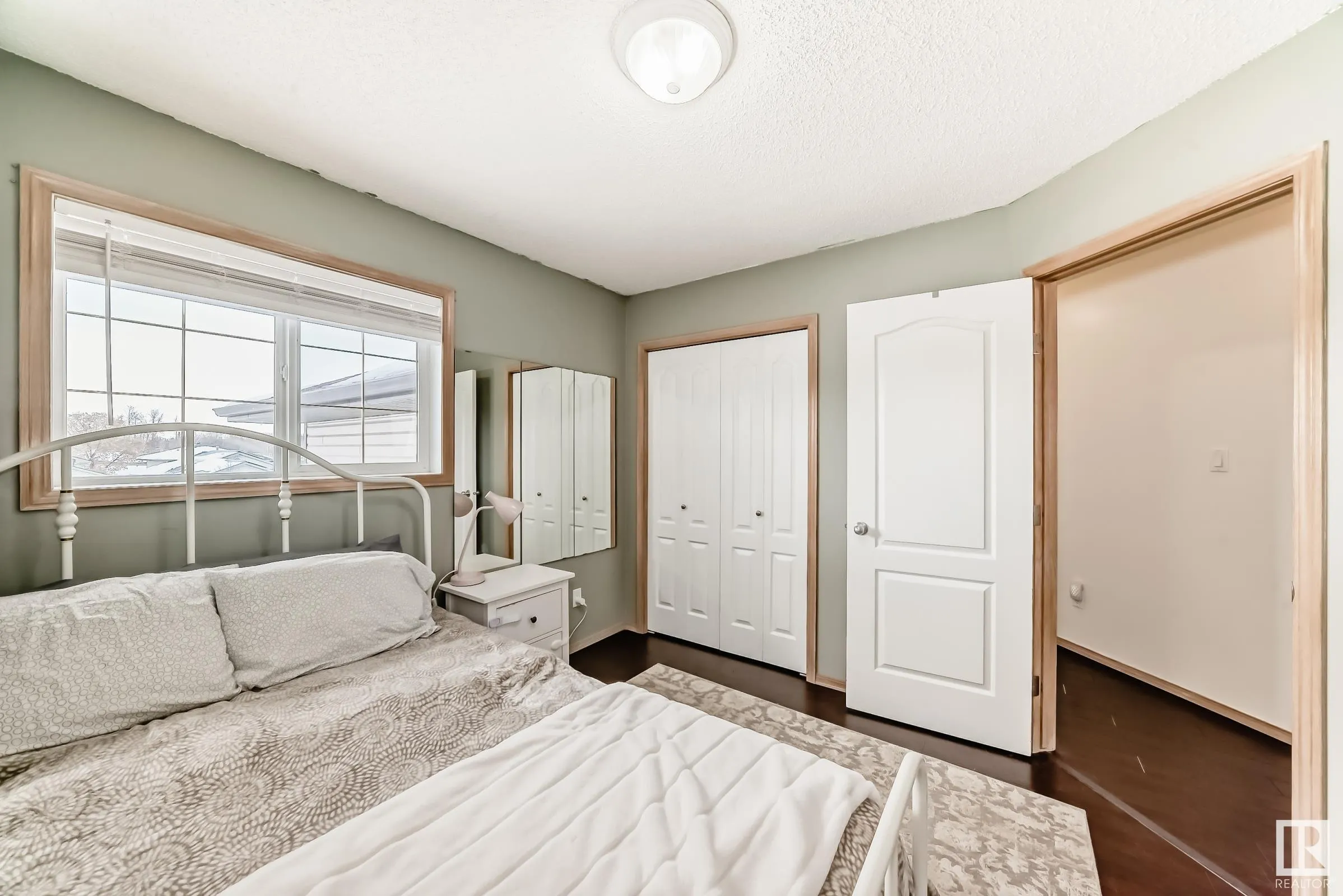 43 HAWTHORNE Crescent