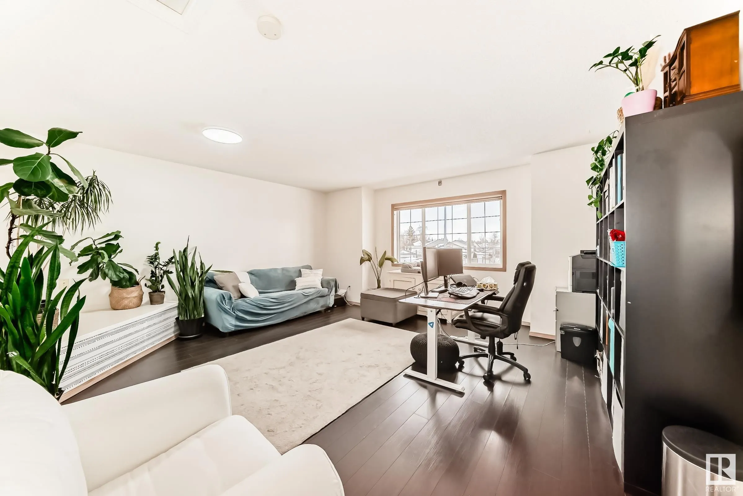 43 HAWTHORNE Crescent