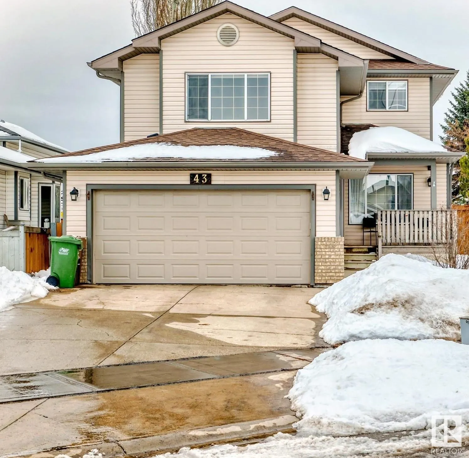 43 HAWTHORNE Crescent