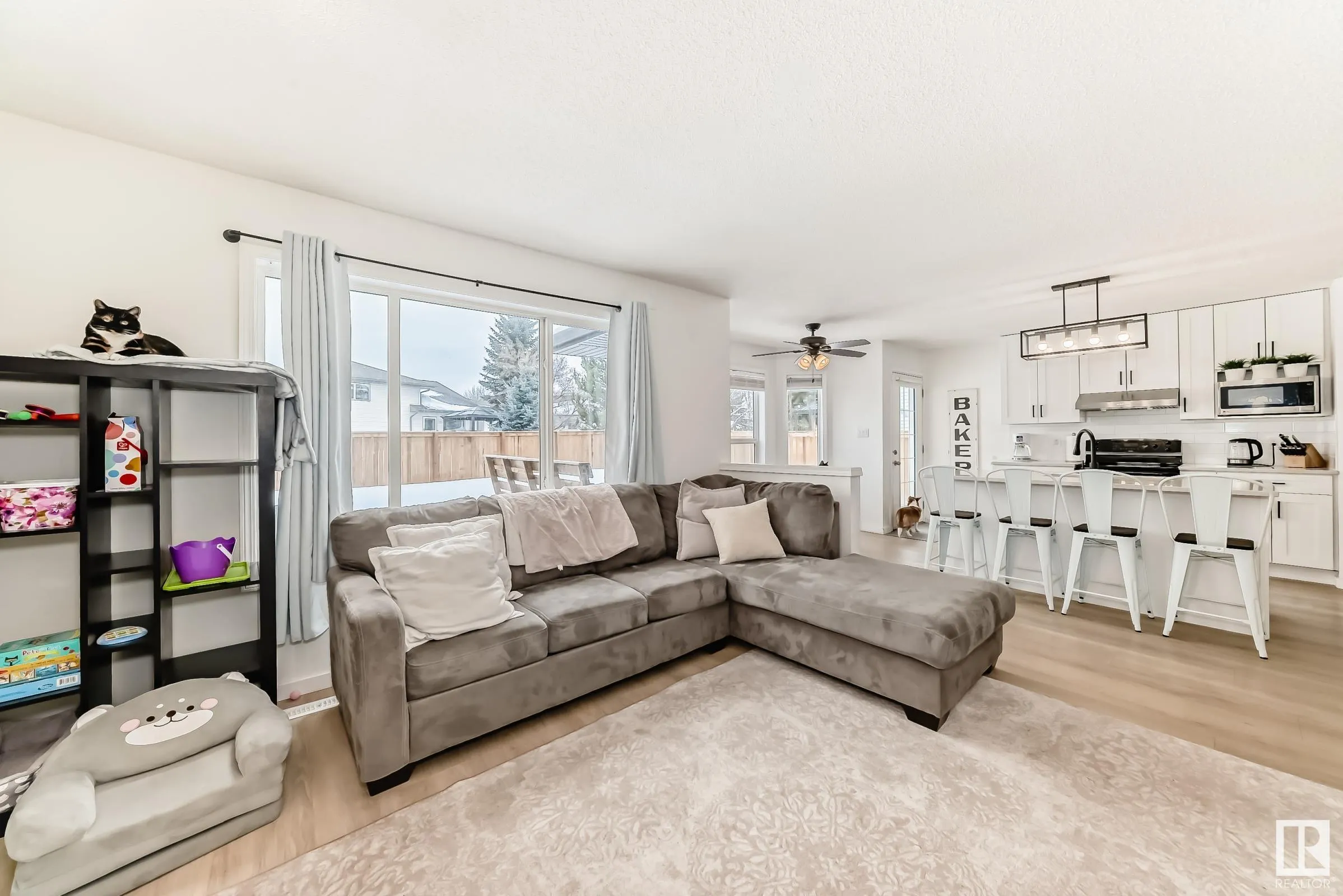 43 HAWTHORNE Crescent
