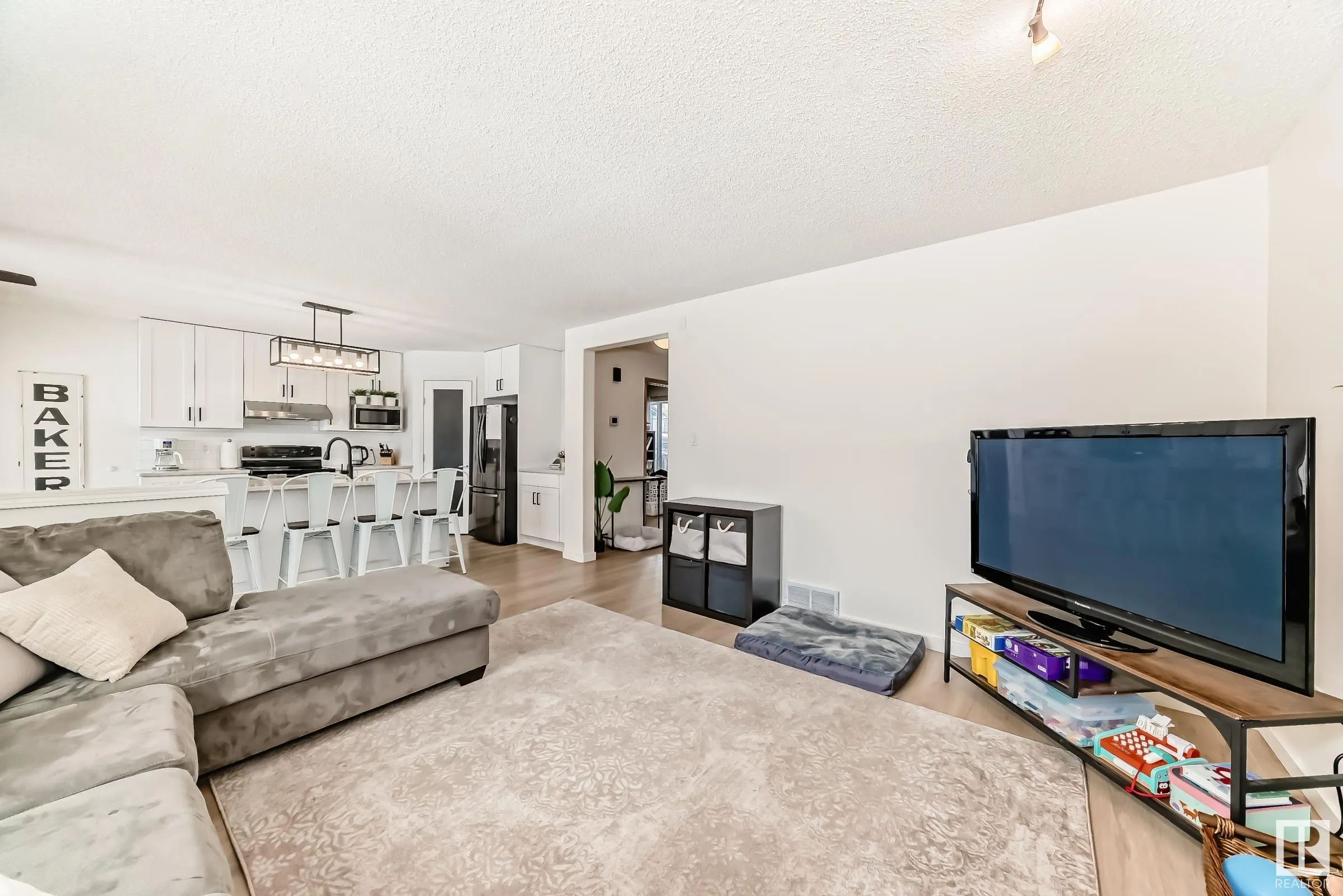 43 HAWTHORNE Crescent
