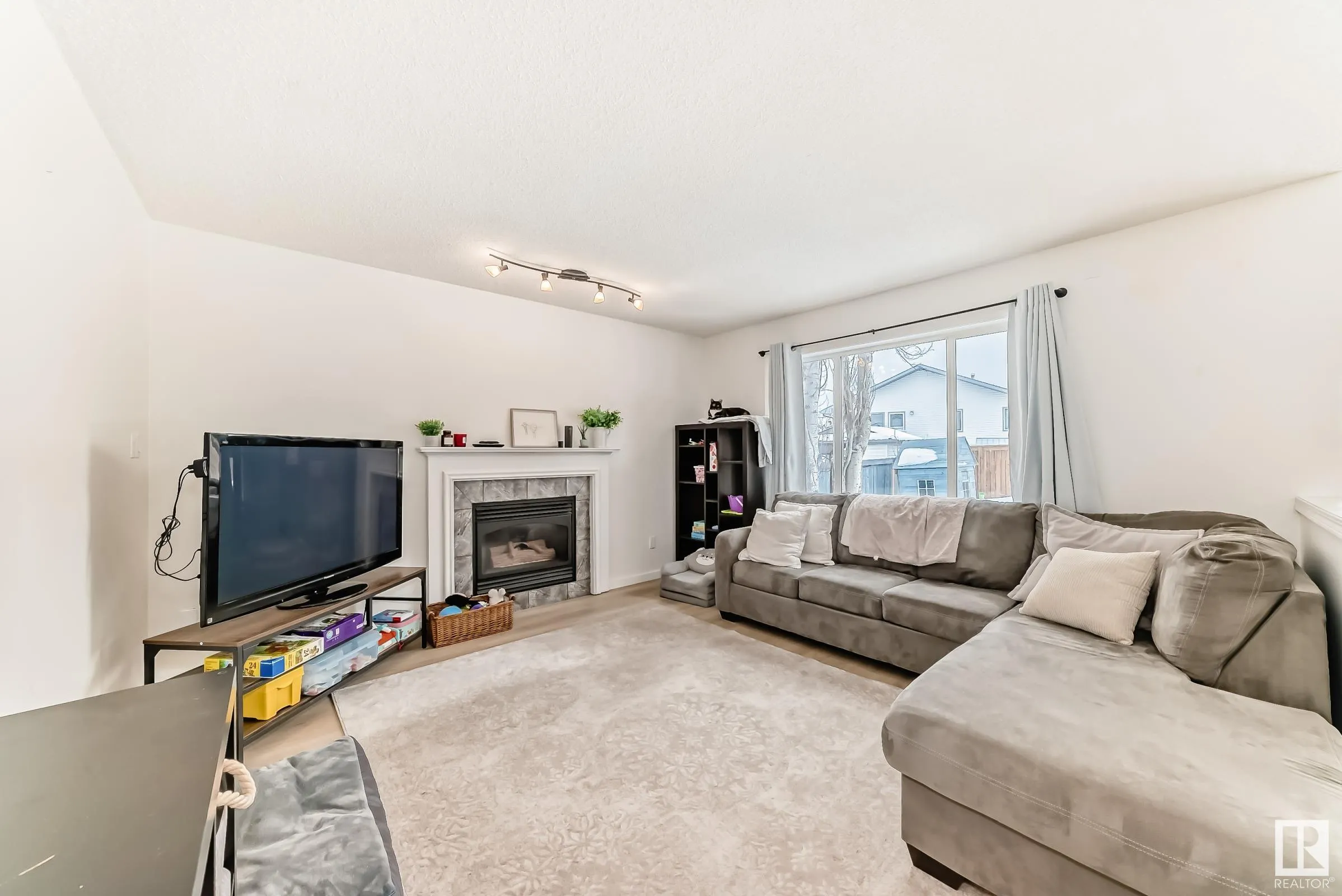 43 HAWTHORNE Crescent