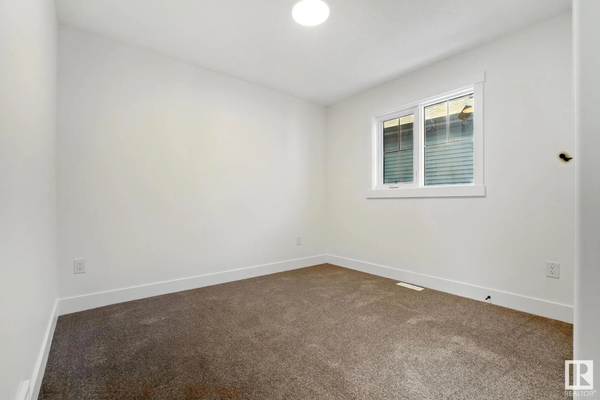 1135 GYRFALCON Crescent