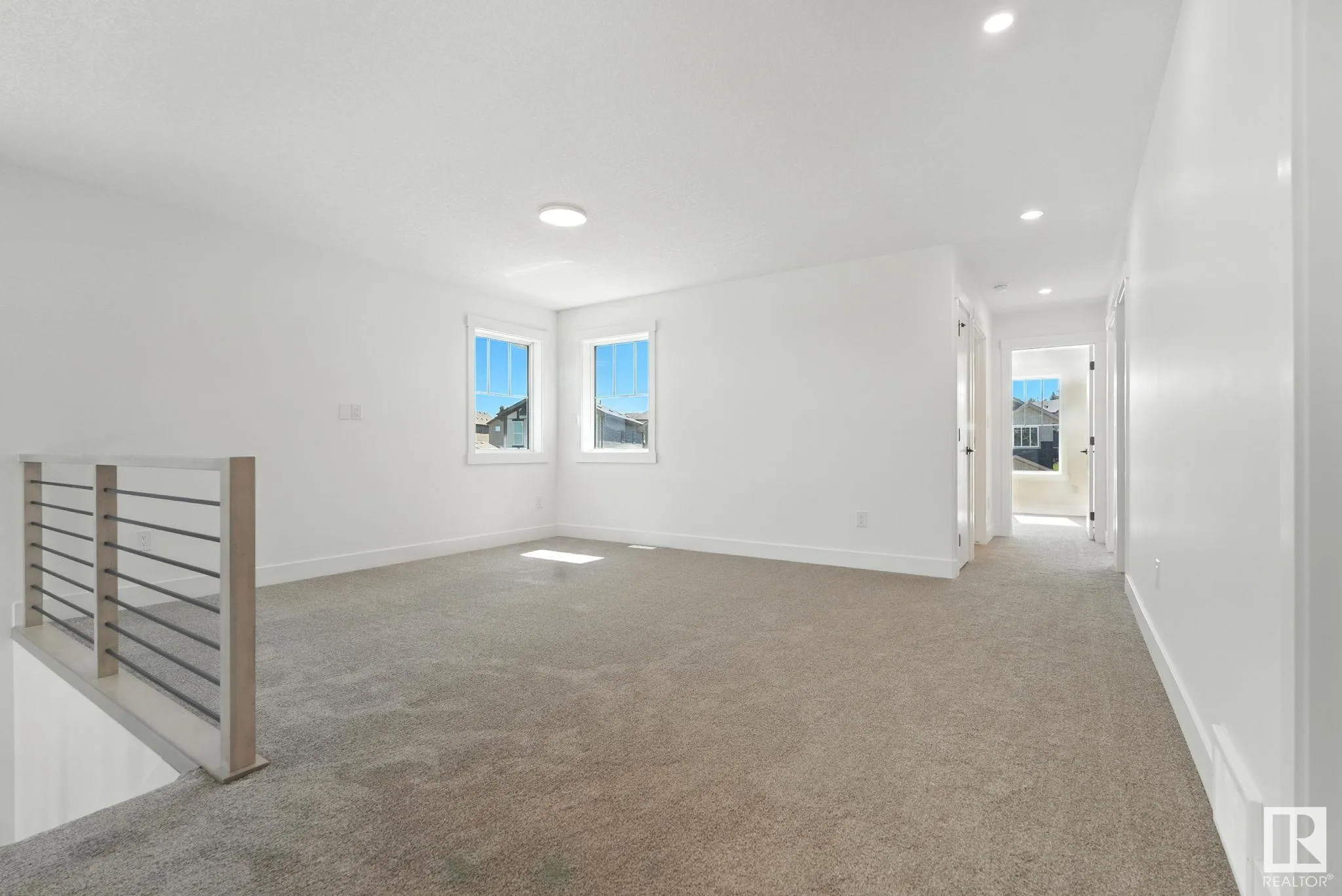 1135 GYRFALCON Crescent