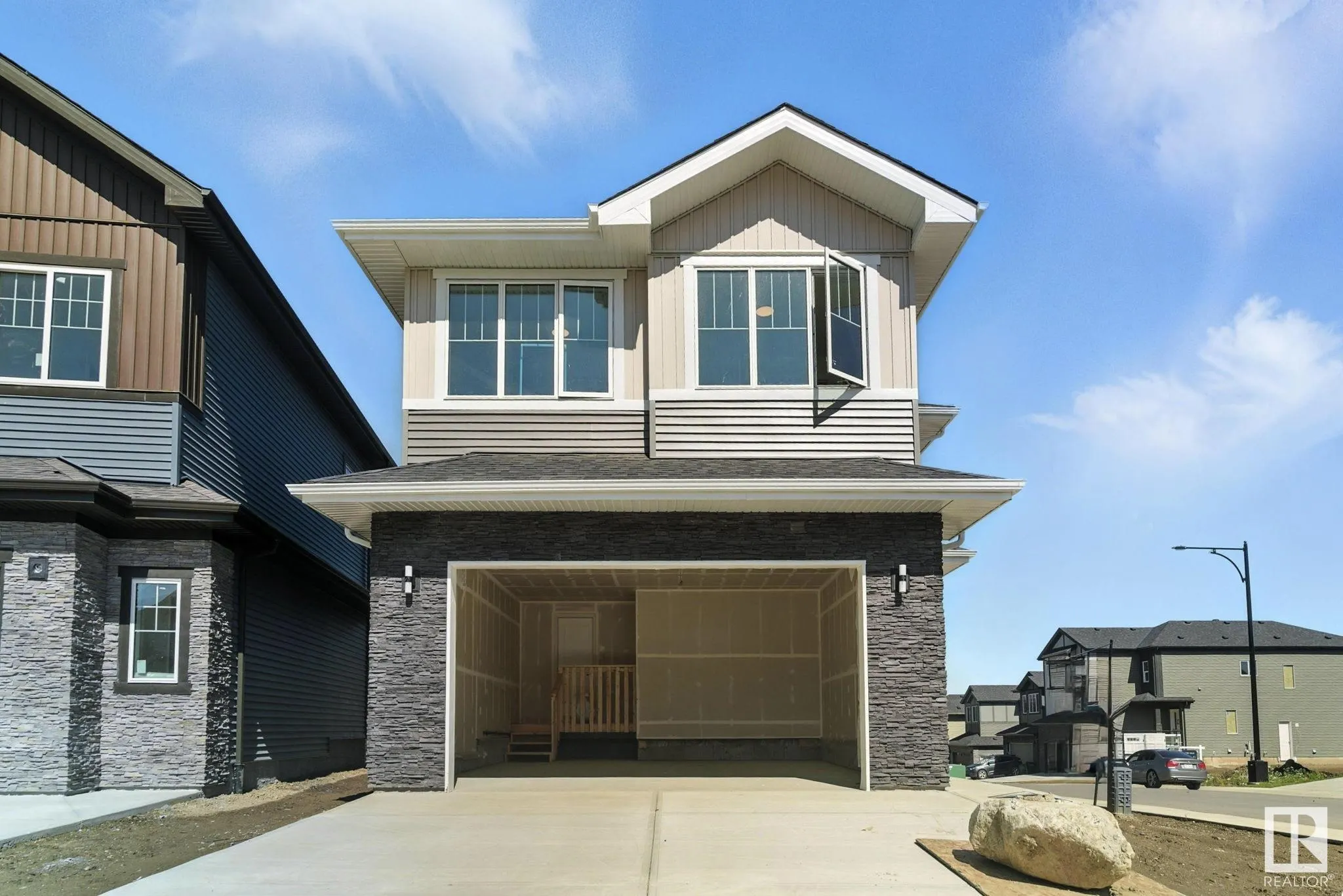 1135 GYRFALCON Crescent
