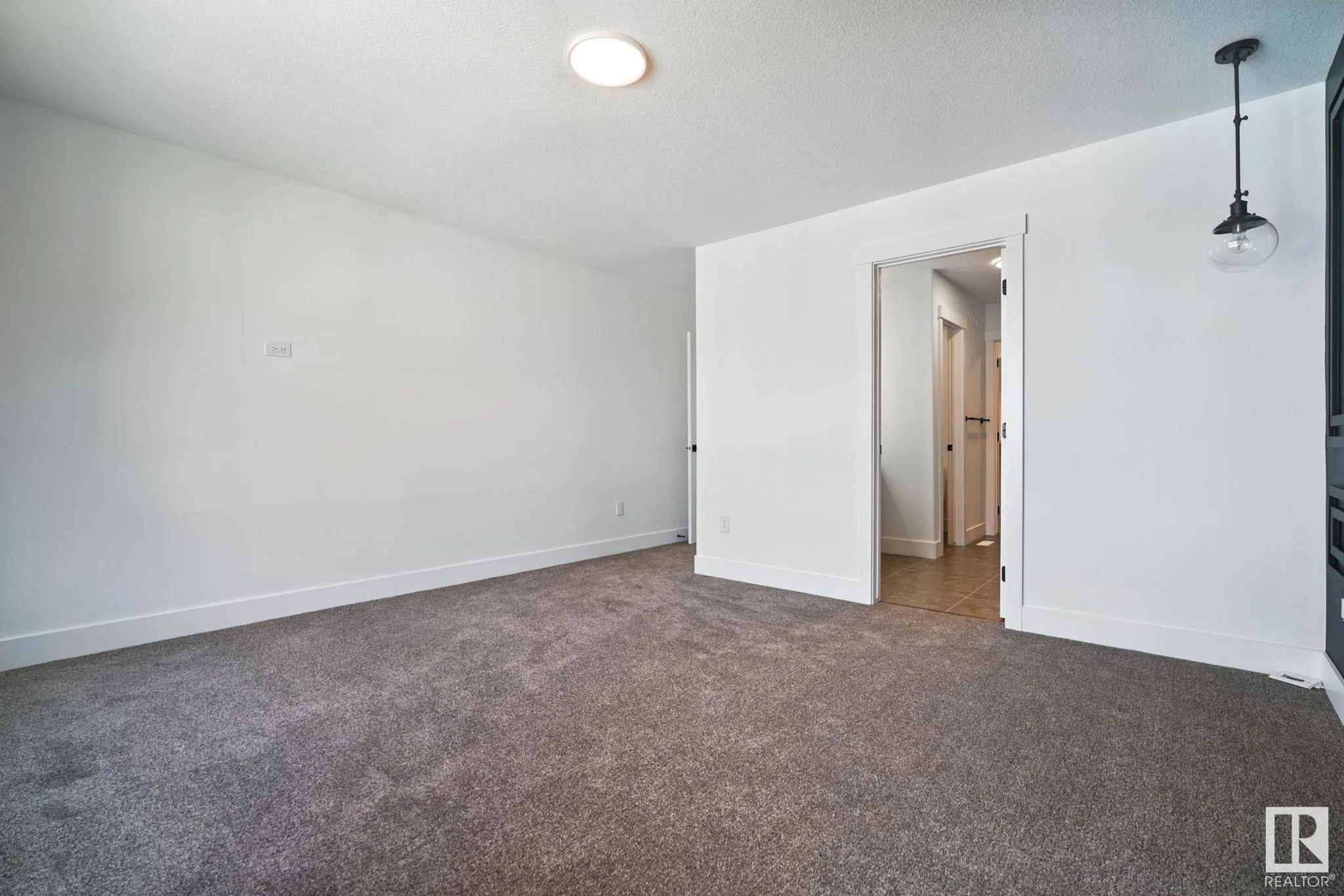 1135 GYRFALCON Crescent