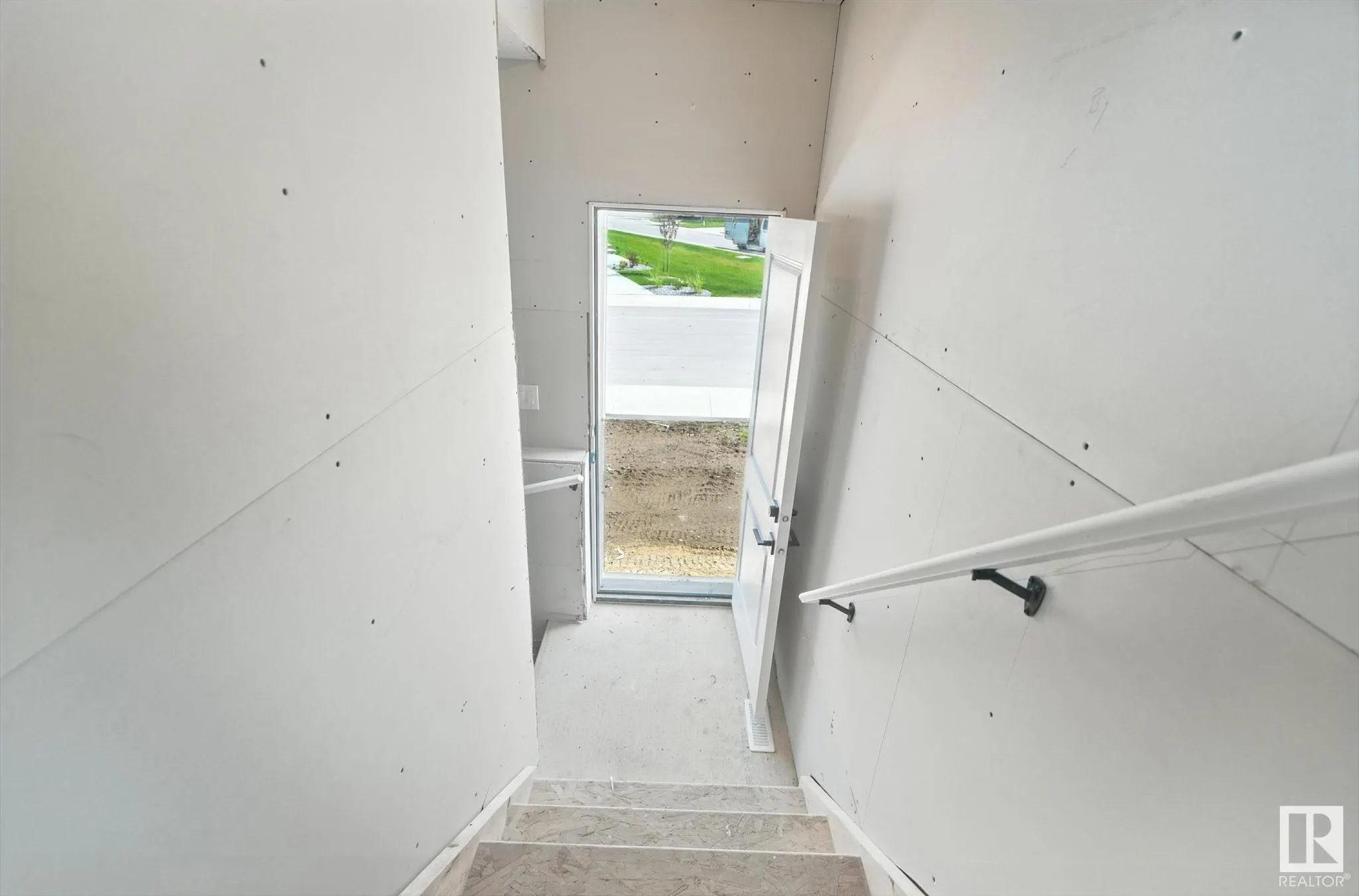 1135 GYRFALCON Crescent