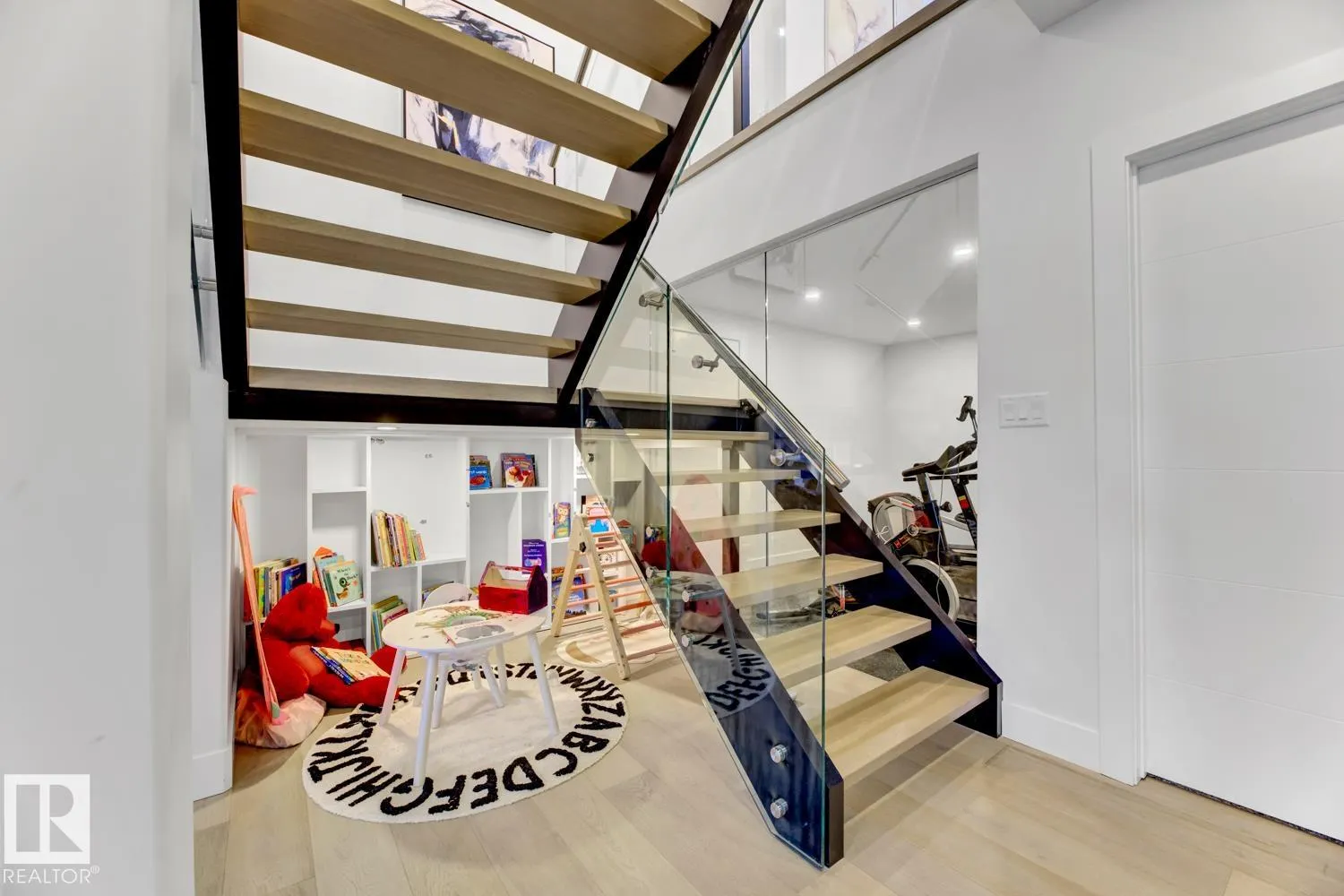 5006 WOOLSEY Place